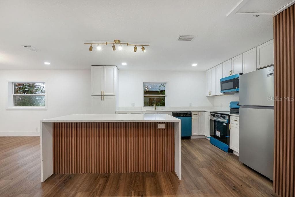Single Family Residence at 842 DENNIS AVE, ORLANDO, photo 8 of 36