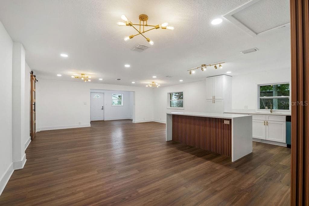 Single Family Residence at 842 DENNIS AVE, ORLANDO, photo 9 of 36