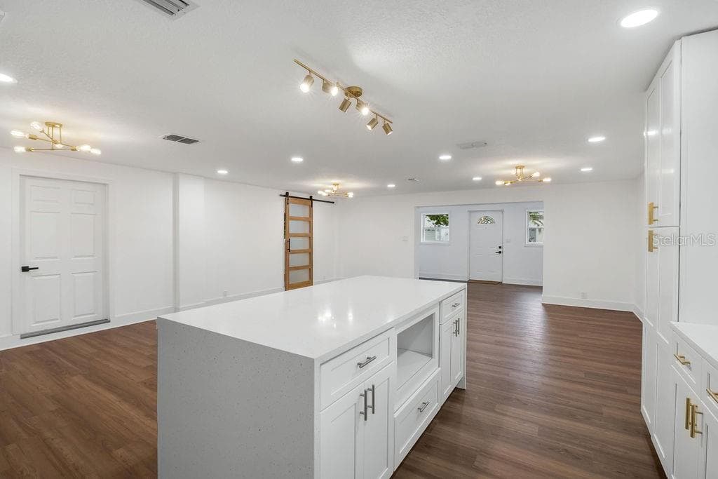 Single Family Residence at 842 DENNIS AVE, ORLANDO, photo 10 of 36