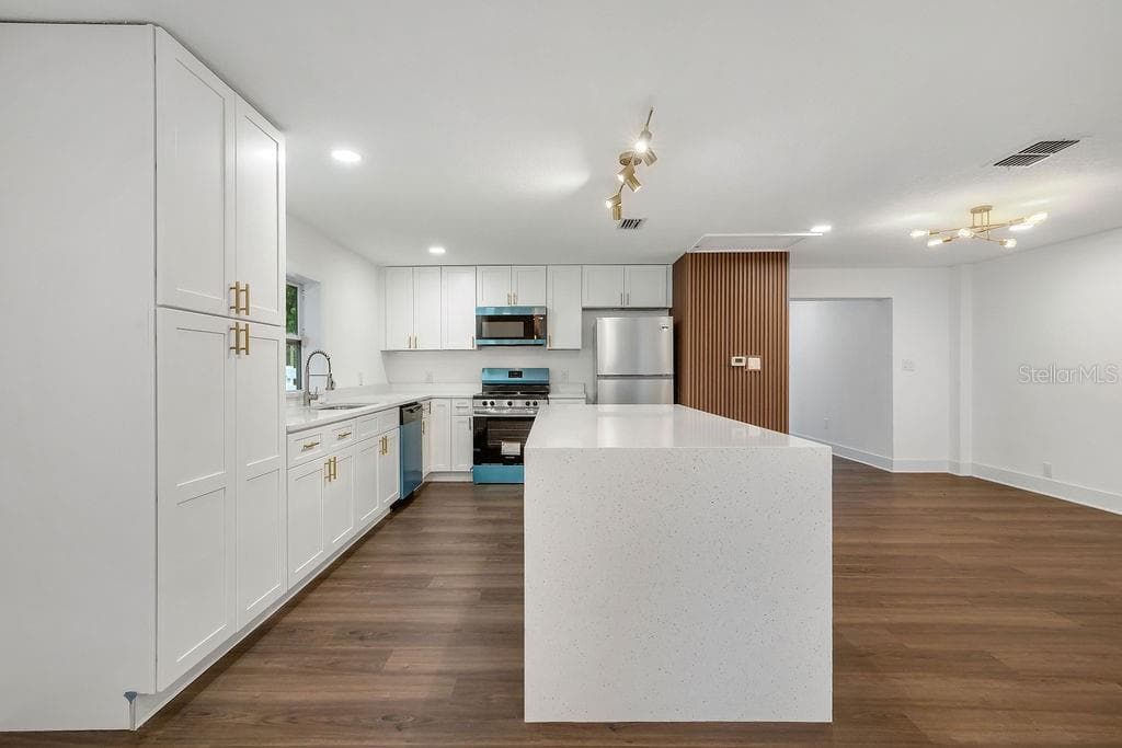 Single Family Residence at 842 DENNIS AVE, ORLANDO, photo 11 of 36