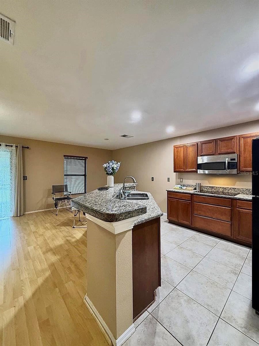 Townhouse at 2607 OLEANDER LAKES, BRANDON, photo 5 of 33