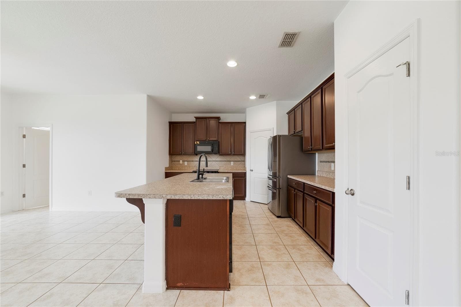 Single Family Residence at 8036 CRUSHED PEPPER AVE, ORLANDO, photo 7 of 41