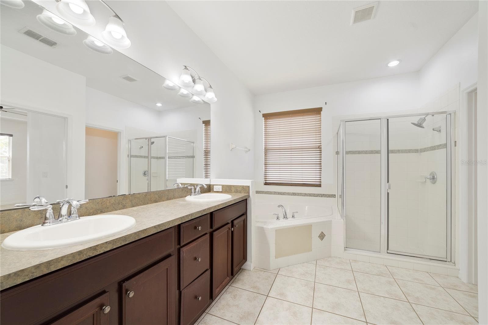Single Family Residence at 8036 CRUSHED PEPPER AVE, ORLANDO, photo 17 of 41