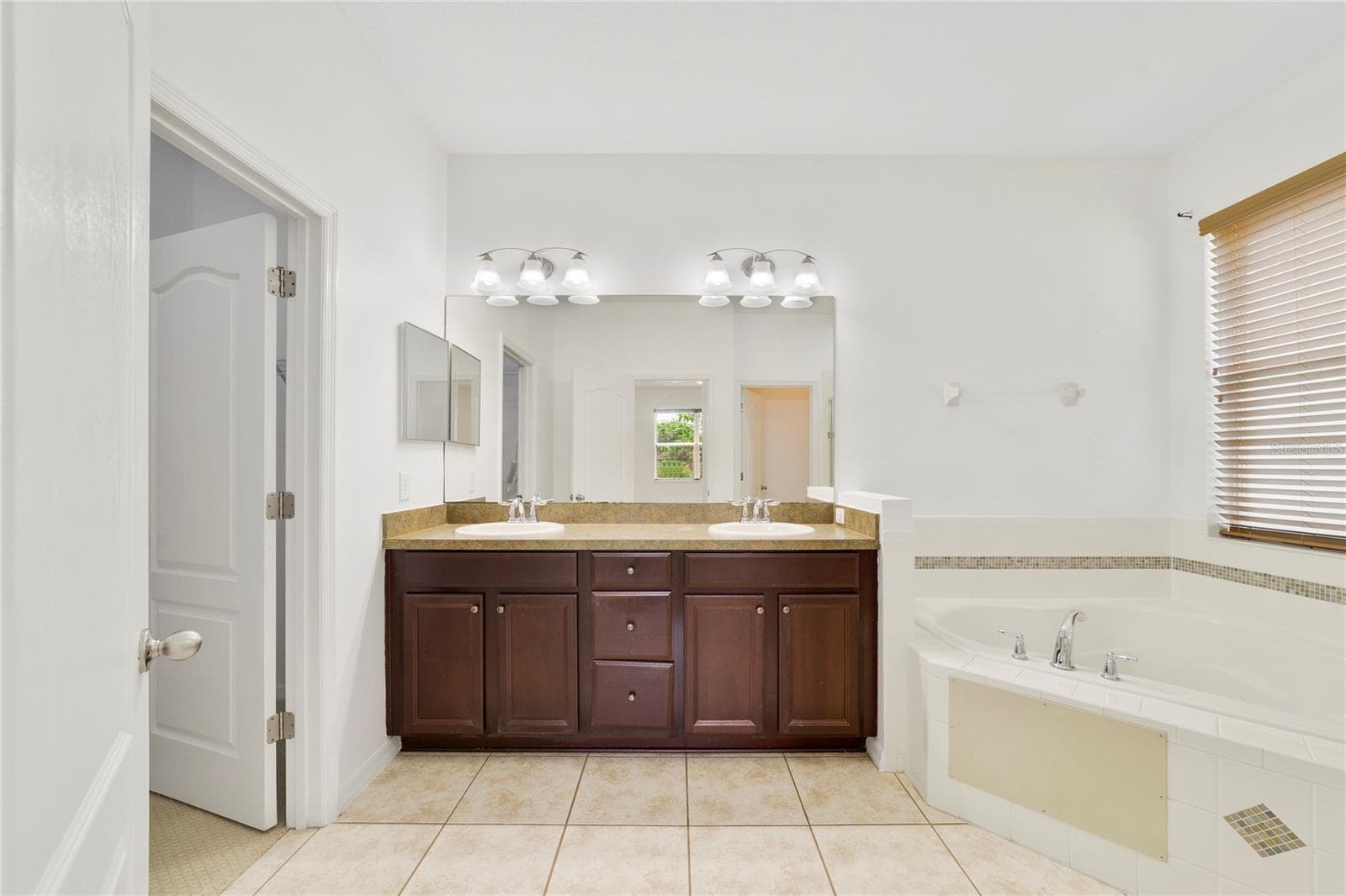 Single Family Residence at 8036 CRUSHED PEPPER AVE, ORLANDO, photo 18 of 41