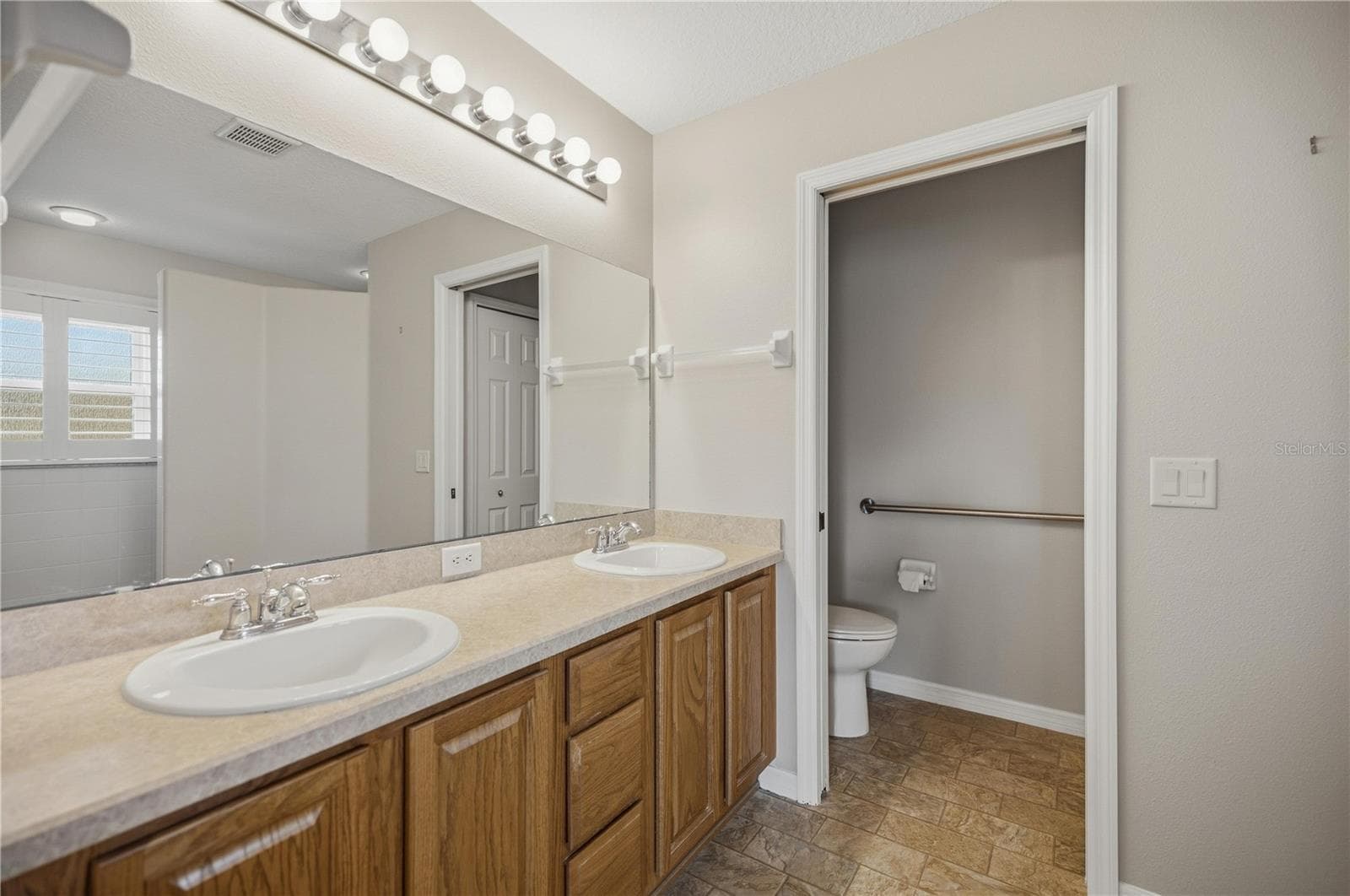 Primary en-suite bathroom - 15673 SW 11TH TERRACE RD, OCALA