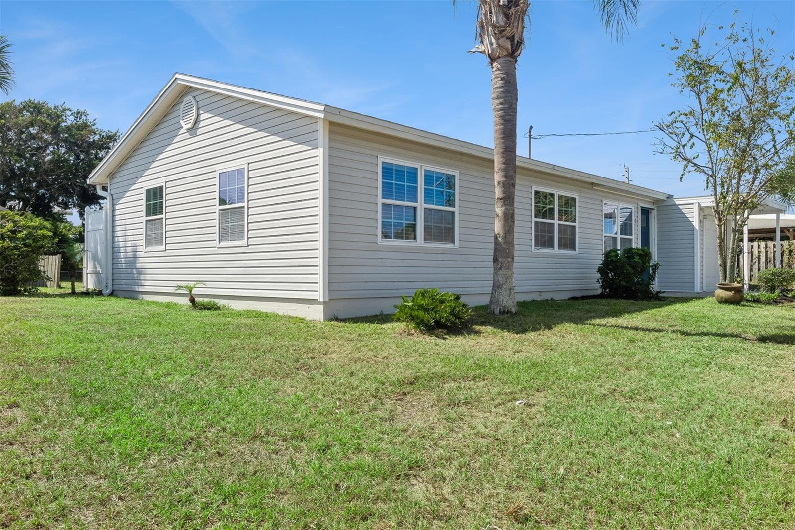 Single Family Residence at 2 ROBBEN TER, DAYTONA BEACH, photo 3 of 26