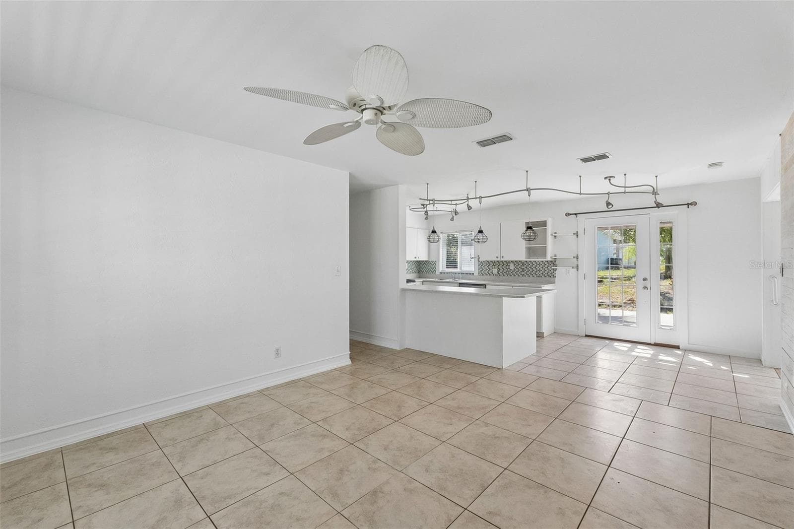 Single Family Residence at 2 ROBBEN TER, DAYTONA BEACH, photo 5 of 26