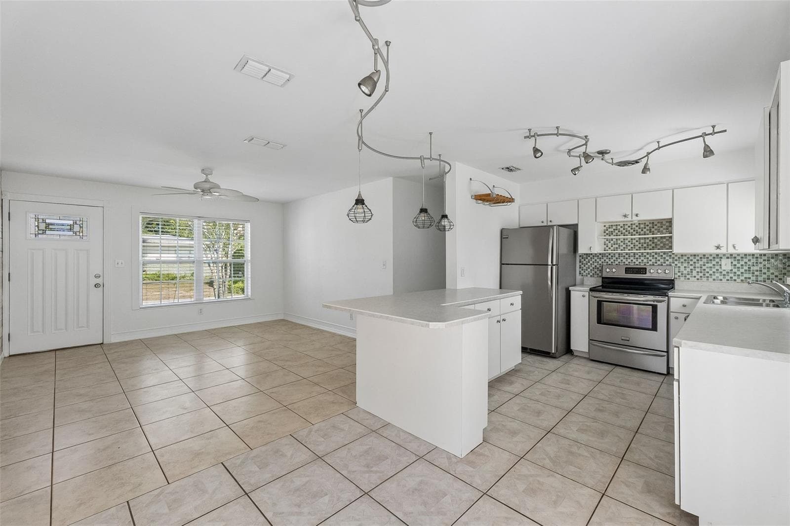 Single Family Residence at 2 ROBBEN TER, DAYTONA BEACH, photo 6 of 26