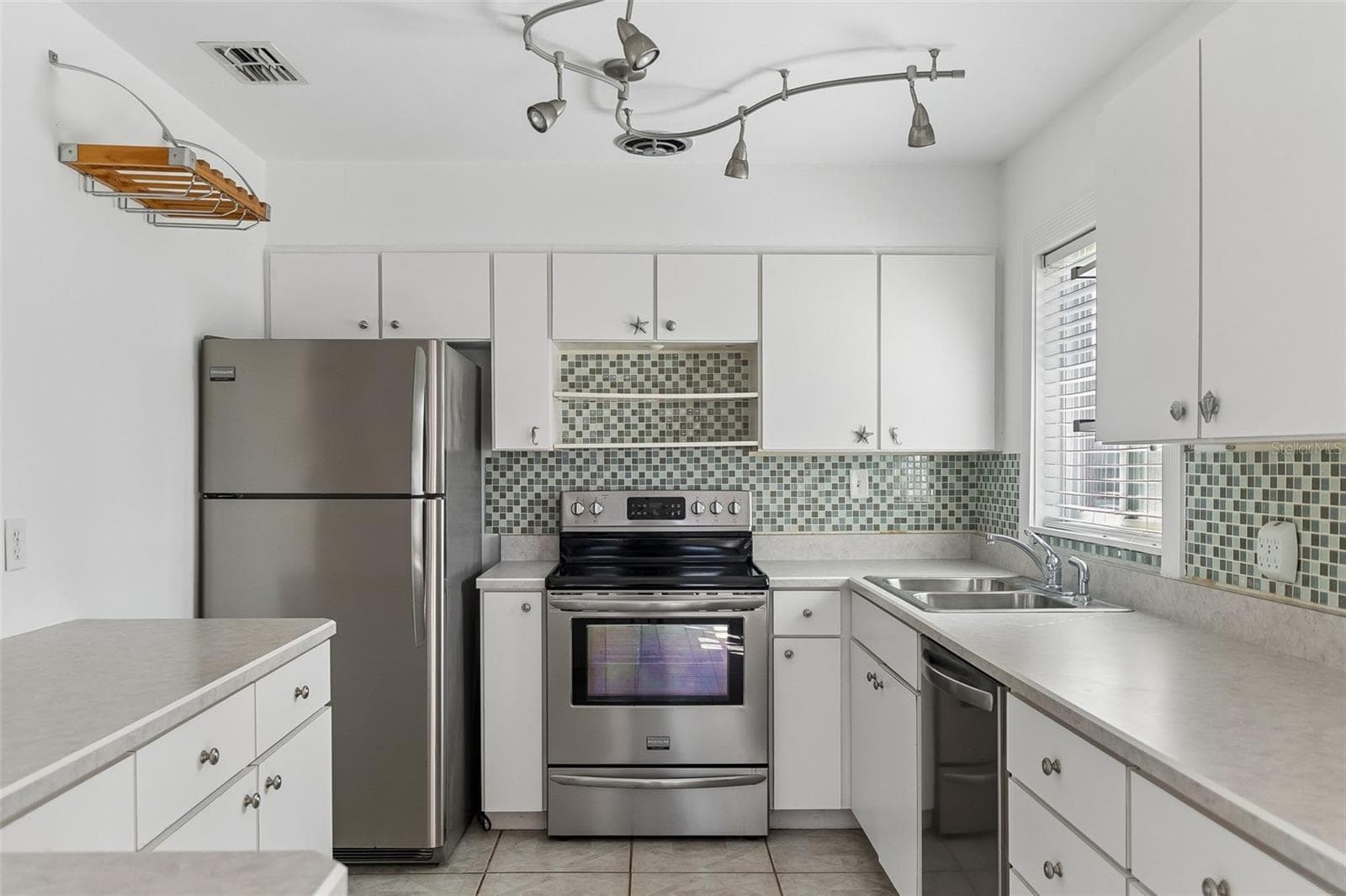 Single Family Residence at 2 ROBBEN TER, DAYTONA BEACH, photo 8 of 26