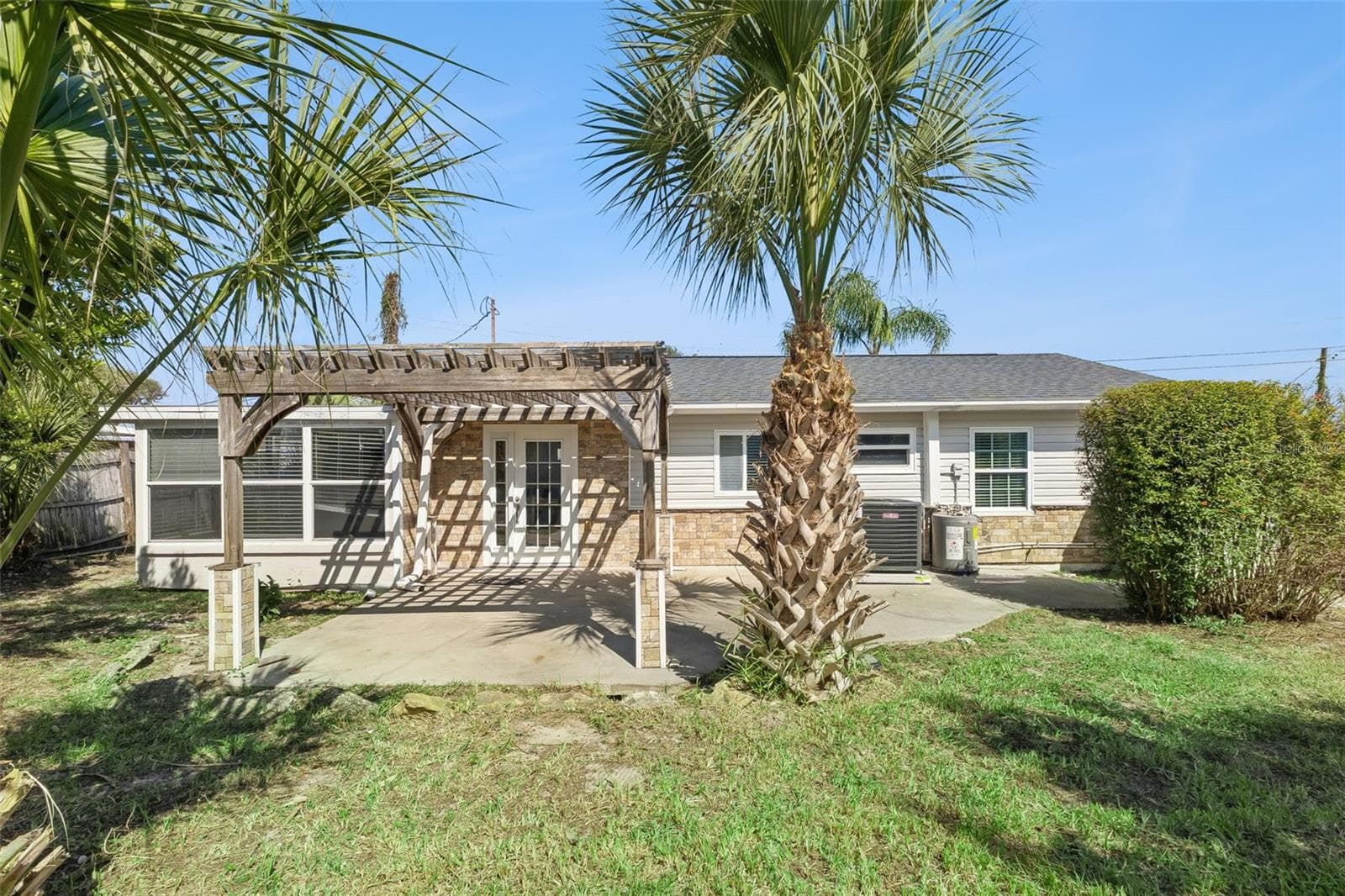 Single Family Residence at 2 ROBBEN TER, DAYTONA BEACH, photo 18 of 26
