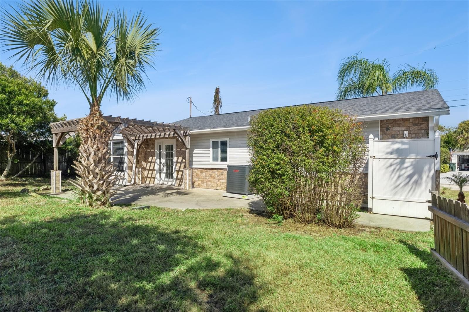 Single Family Residence at 2 ROBBEN TER, DAYTONA BEACH, photo 19 of 26