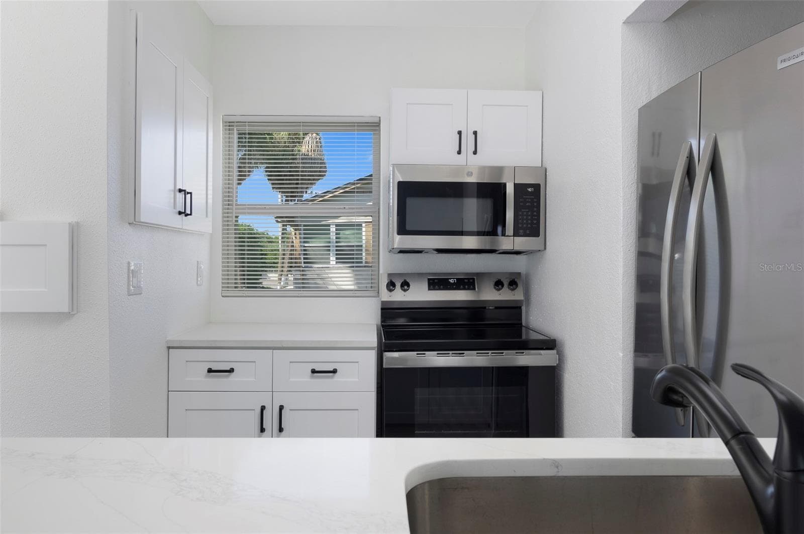 Single Family Residence at 2230 E HARBOR DR S, ST PETERSBURG, photo 8 of 31
