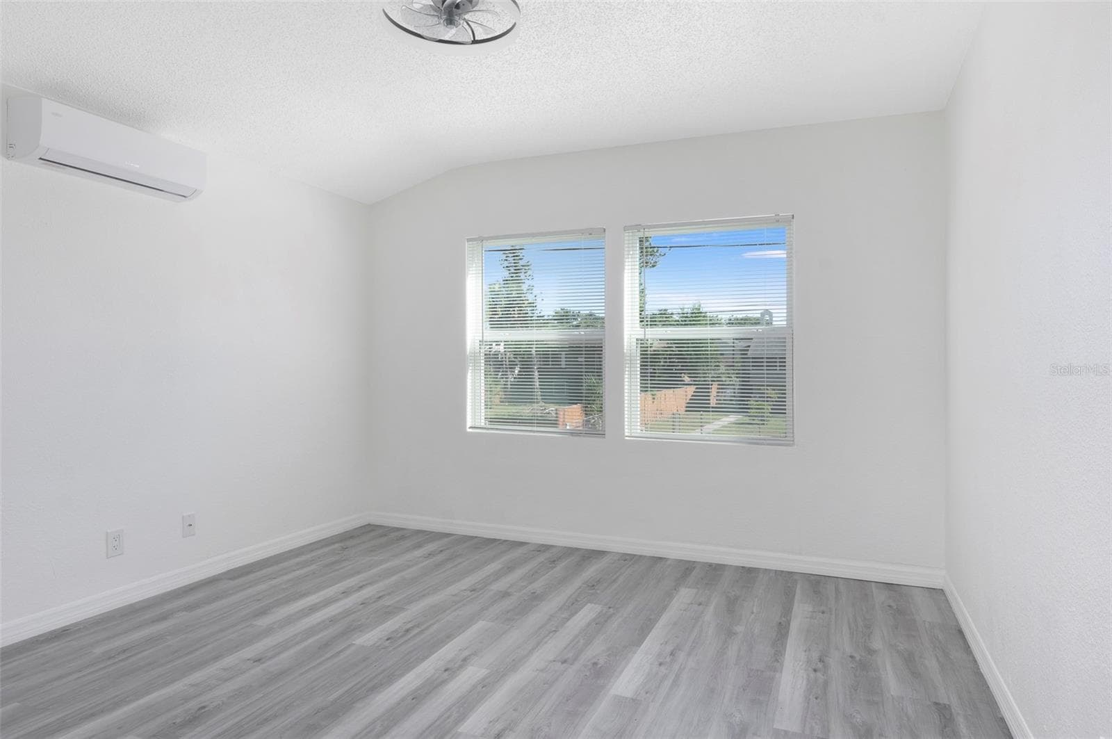 Single Family Residence at 2230 E HARBOR DR S, ST PETERSBURG, photo 16 of 31