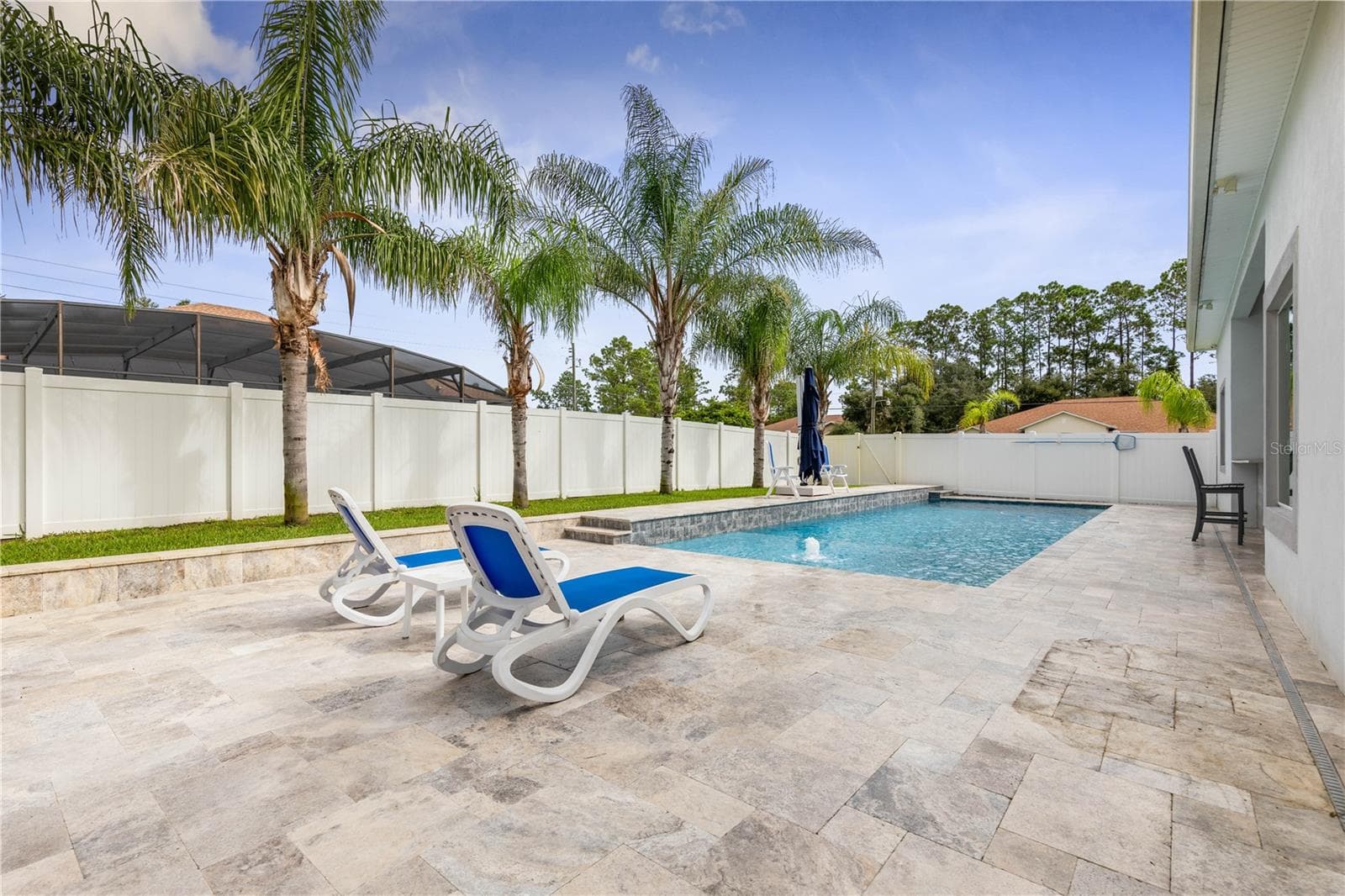 Travertine pool deck - 2 ROBIN PL, PALM COAST
