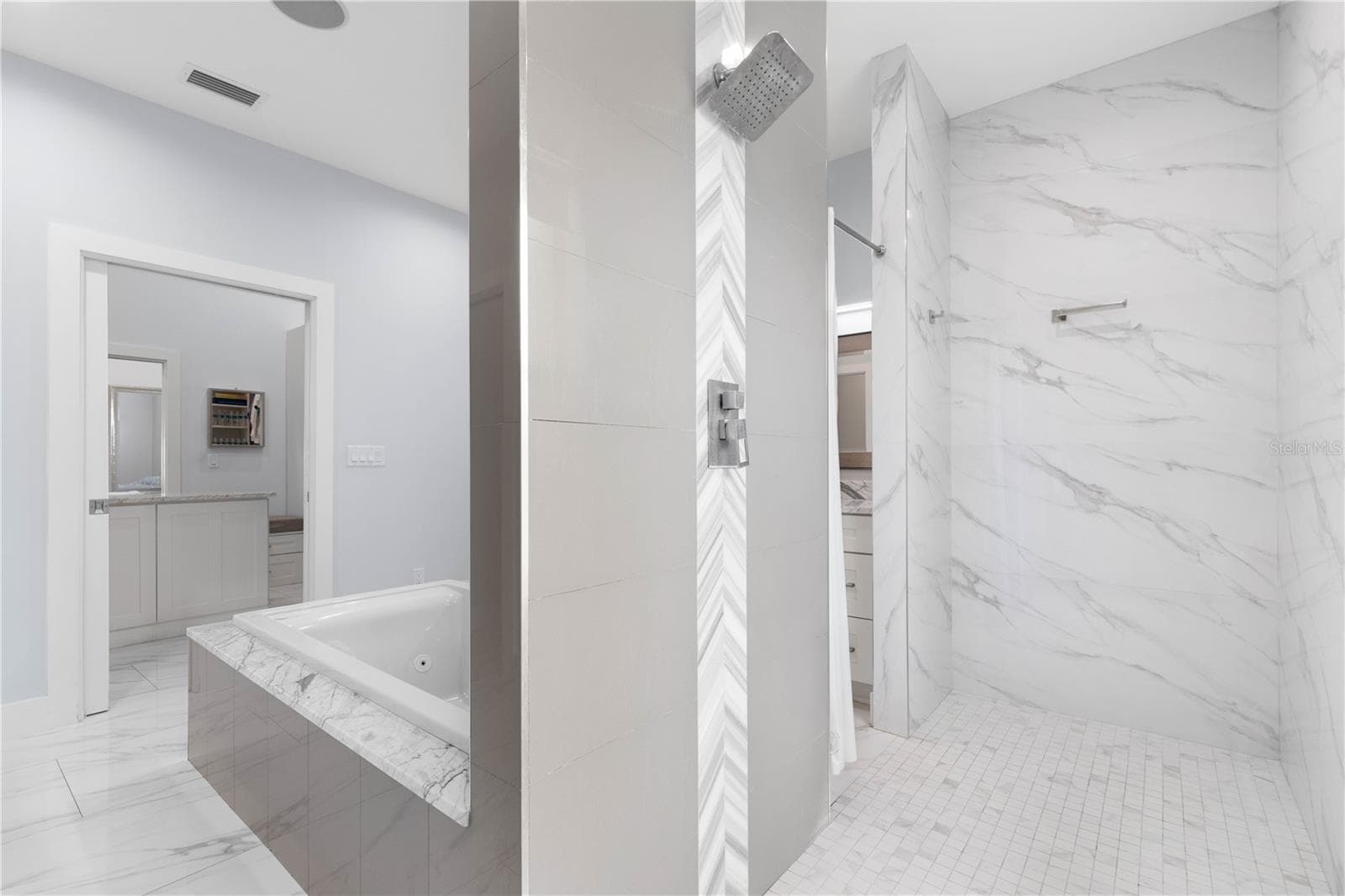 Huge walkthrough primary shower - 2 ROBIN PL, PALM COAST