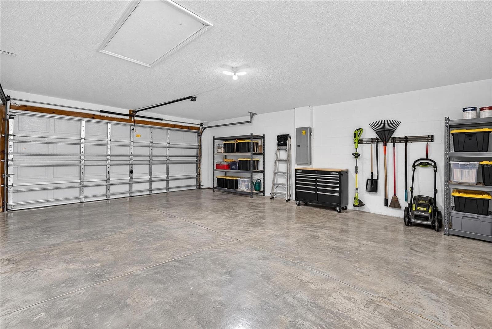 Virtual Staging - Garage - 13184 MONTEGO ST, SPRING HILL