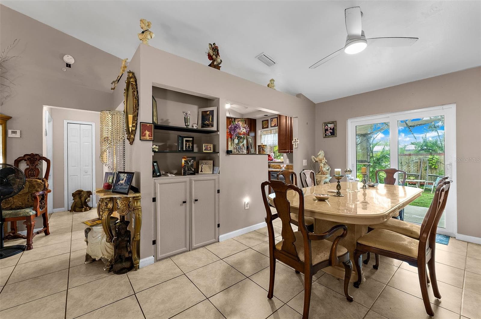 Single Family Residence at 620 BURKE RD, VENICE, photo 9 of 39