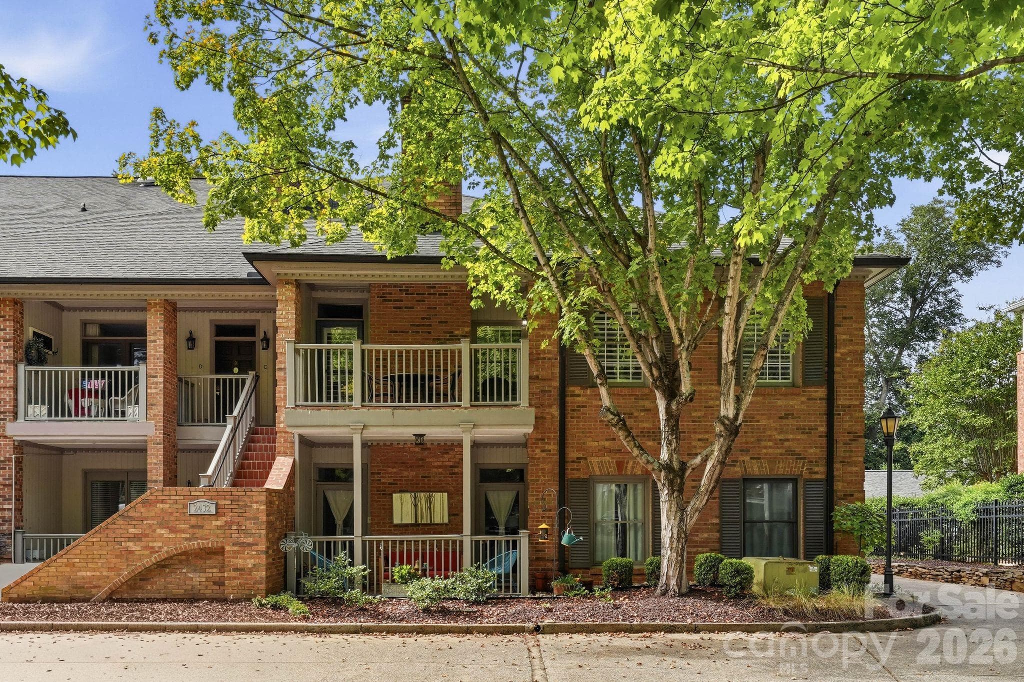 2432 Selwyn Avenue
