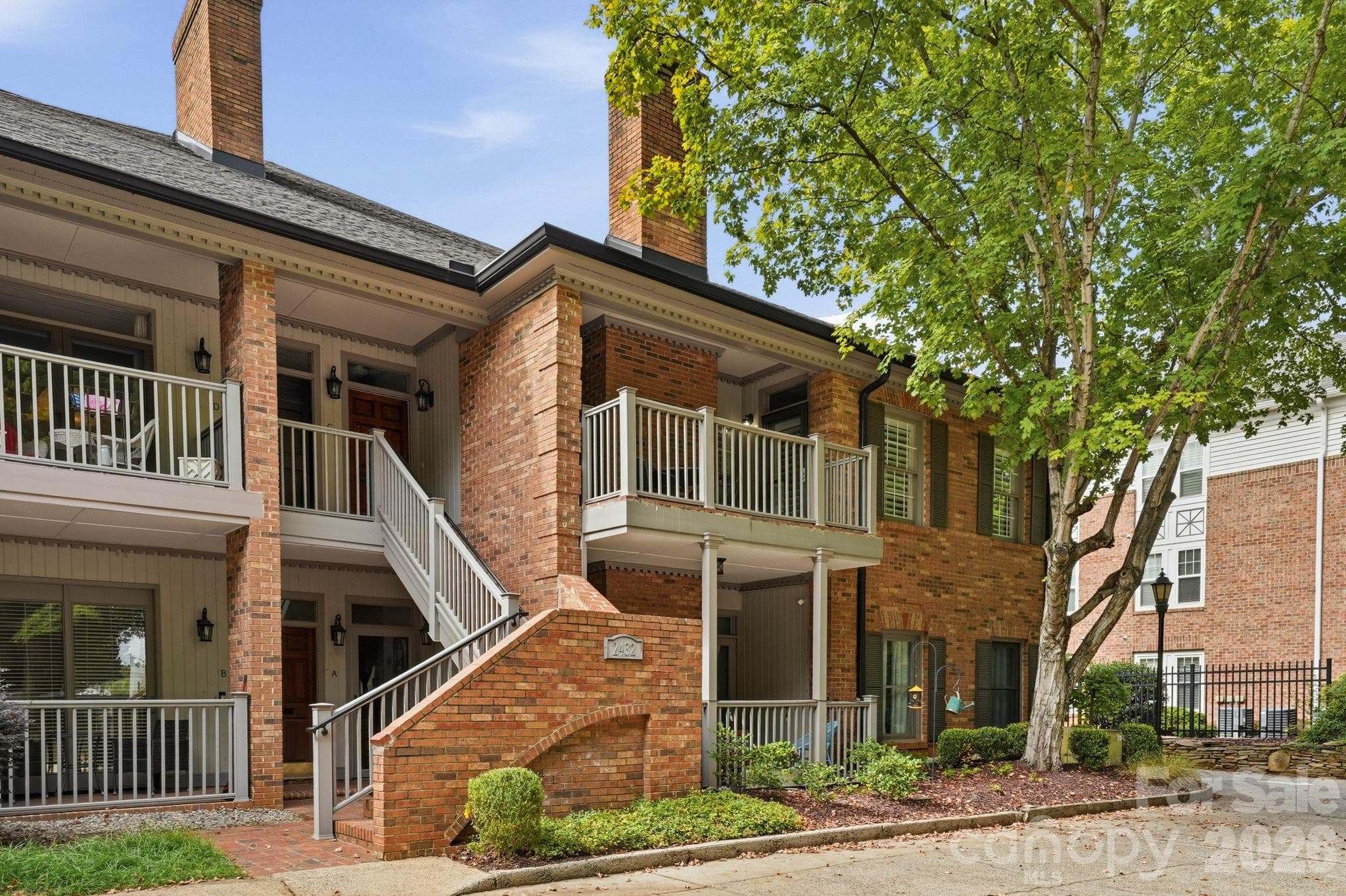 Condominium at 2432 Selwyn Avenue, Charlotte, photo 2 of 21