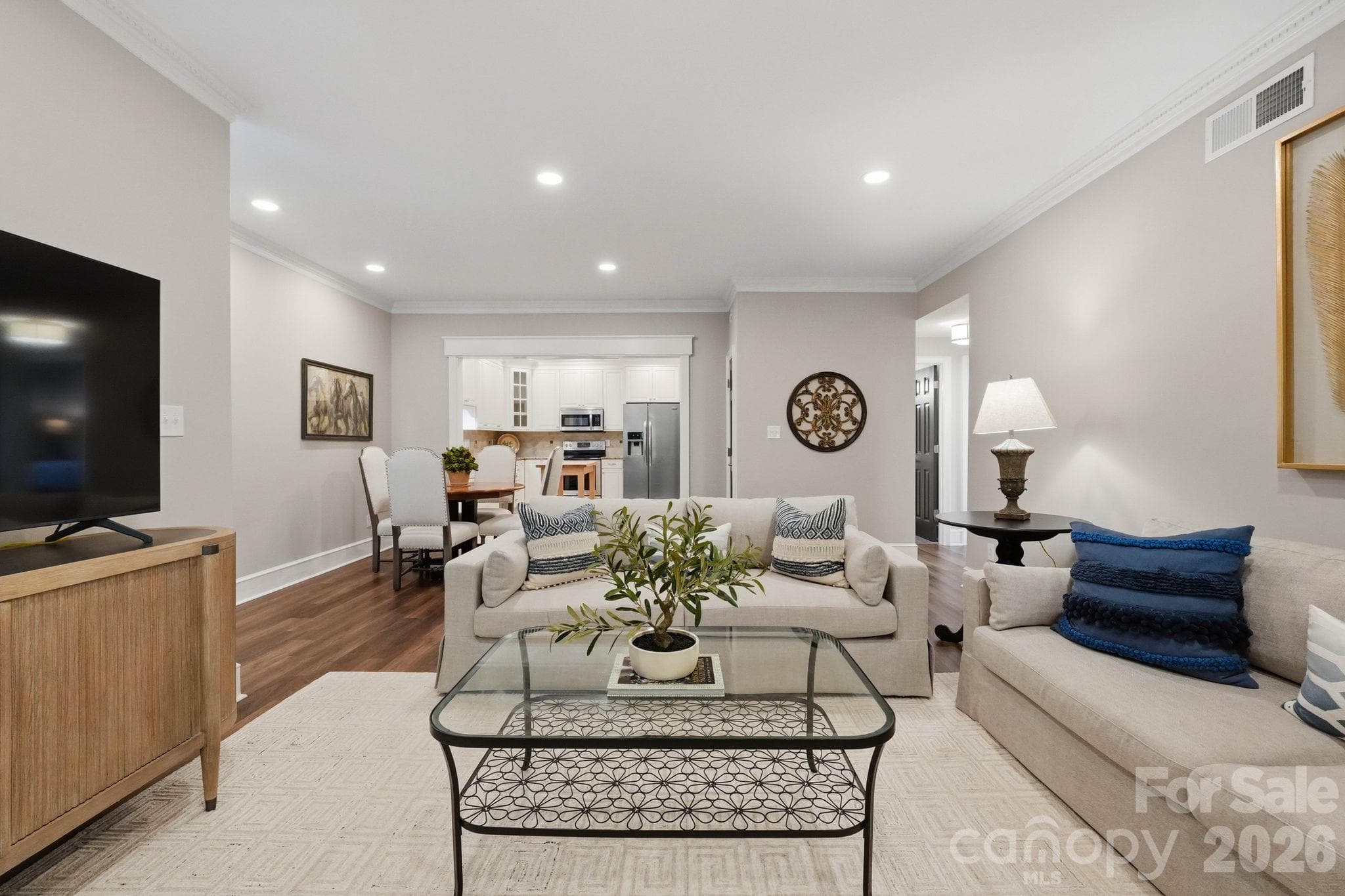 Condominium at 2432 Selwyn Avenue, Charlotte, photo 9 of 21