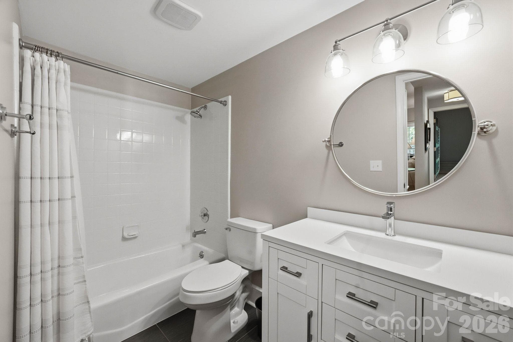 Condominium at 2432 Selwyn Avenue, Charlotte, photo 15 of 21
