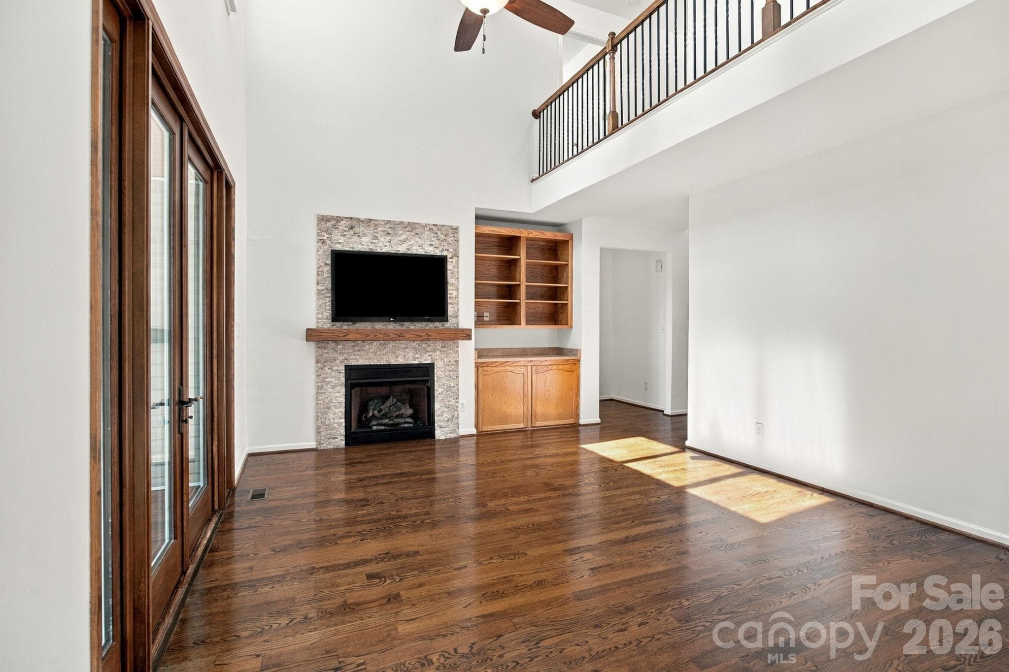 Spacious living room - 3774 Gordon Road, Terrell