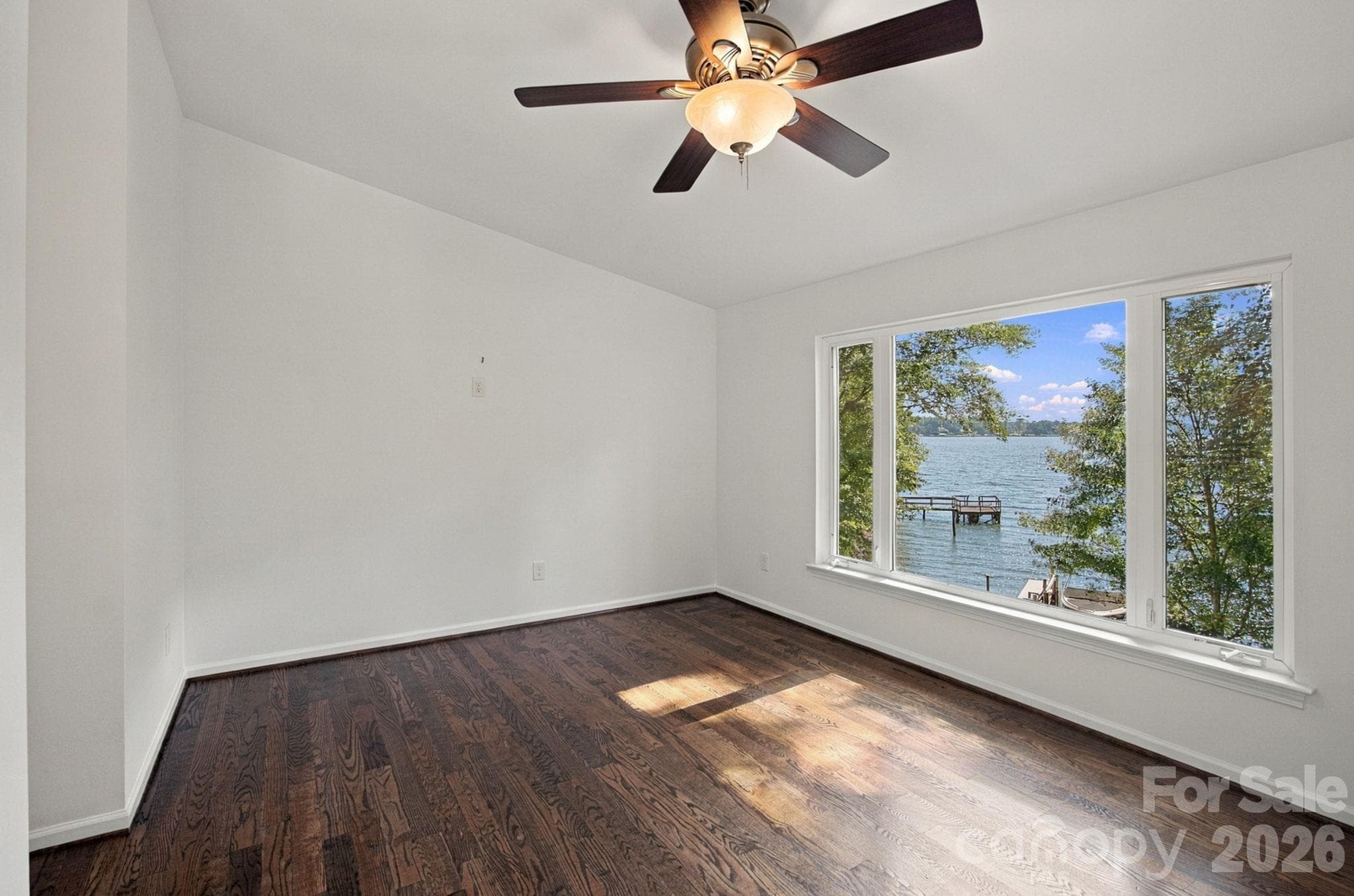 Main level primary suite - 3774 Gordon Road, Terrell