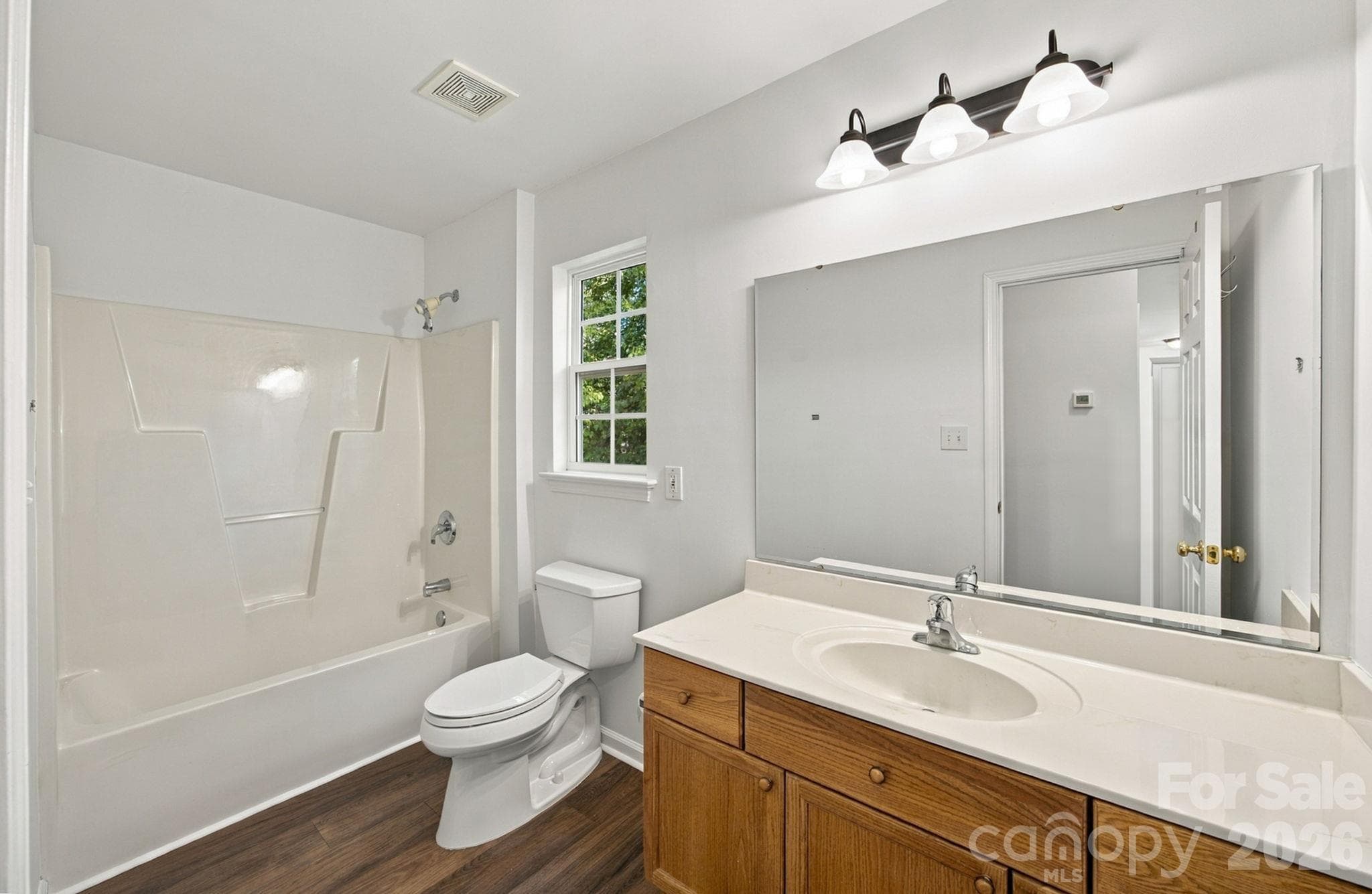 Guest Bathroom - 3774 Gordon Road, Terrell