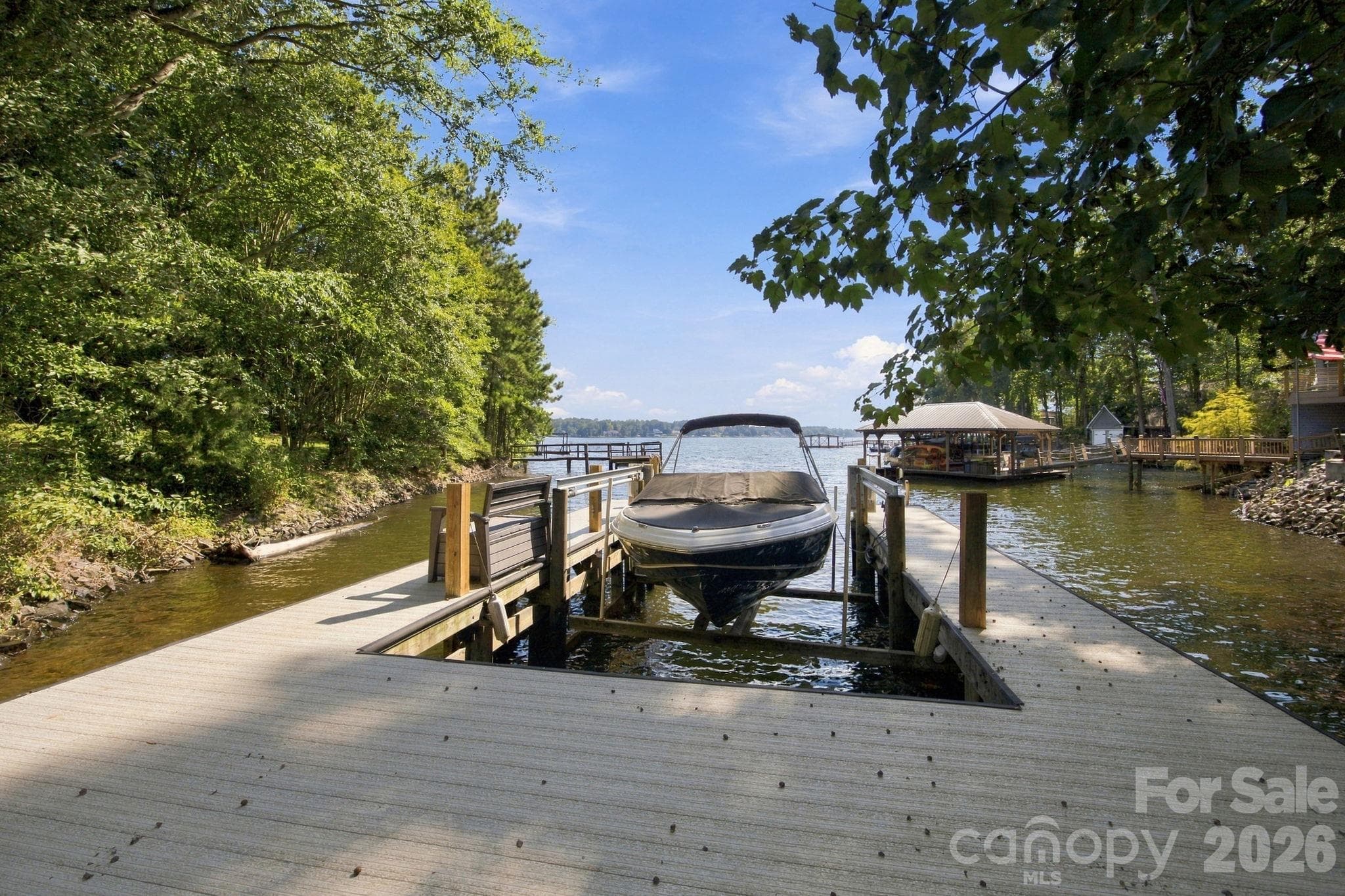 Dock with boat lift - 3774 Gordon Road, Terrell