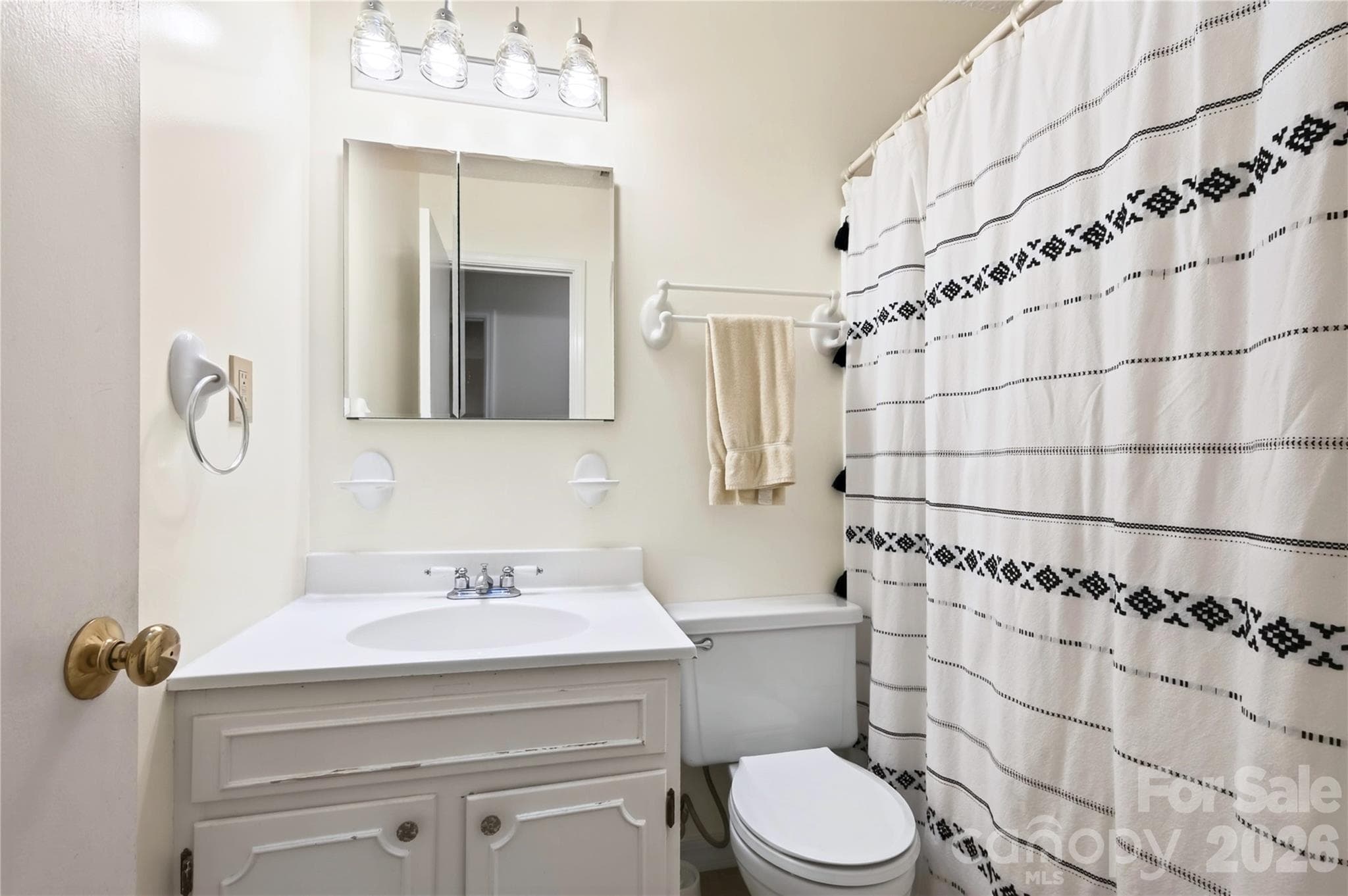 Bathroom - 112 Rhododendron Avenue, Black Mountain
