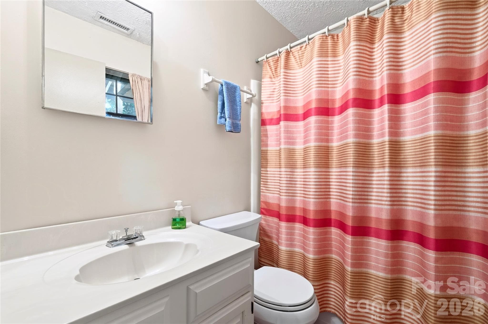 Bathroom - 112 Rhododendron Avenue, Black Mountain