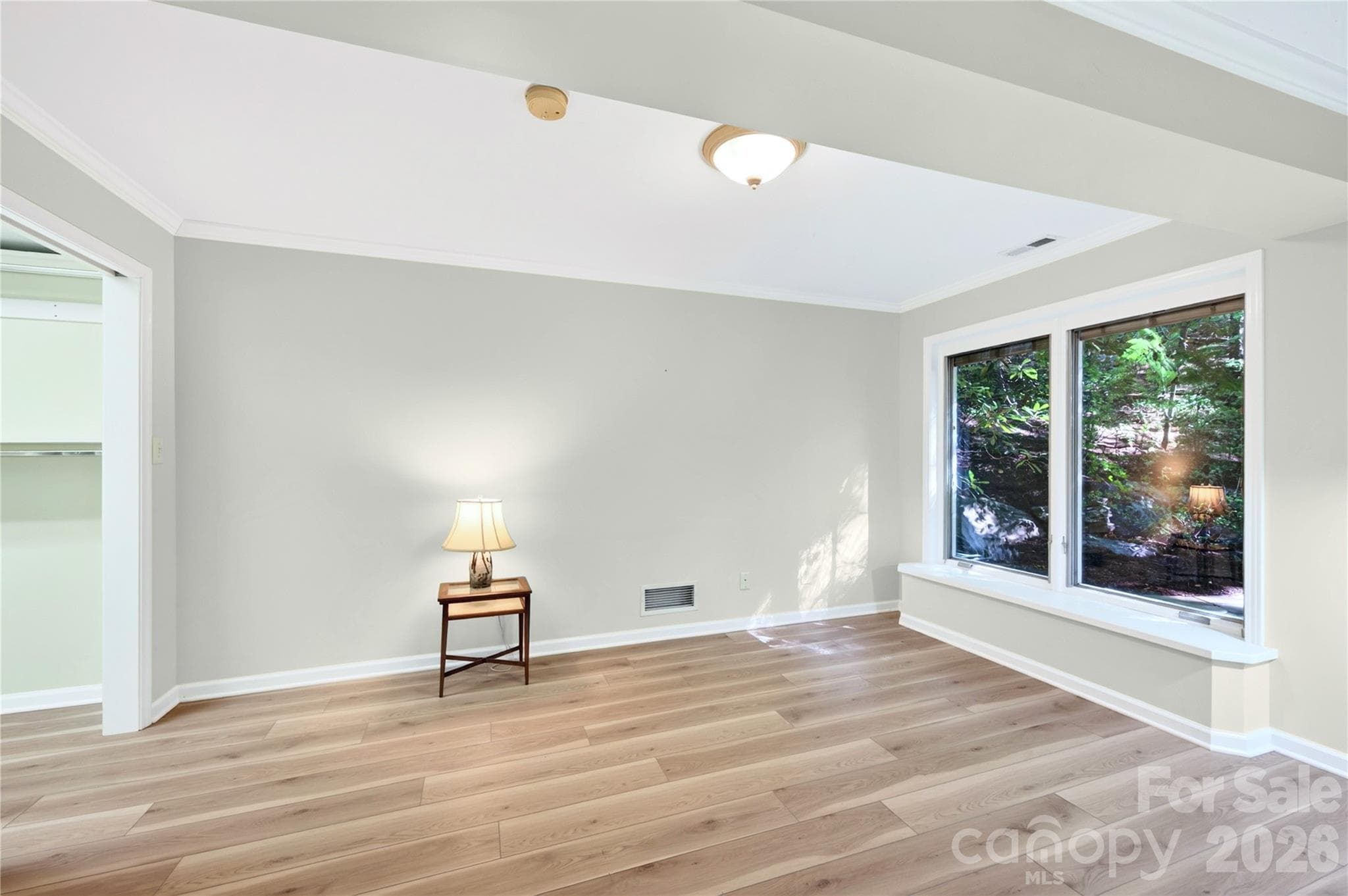 Lower level bedroom - 112 Rhododendron Avenue, Black Mountain