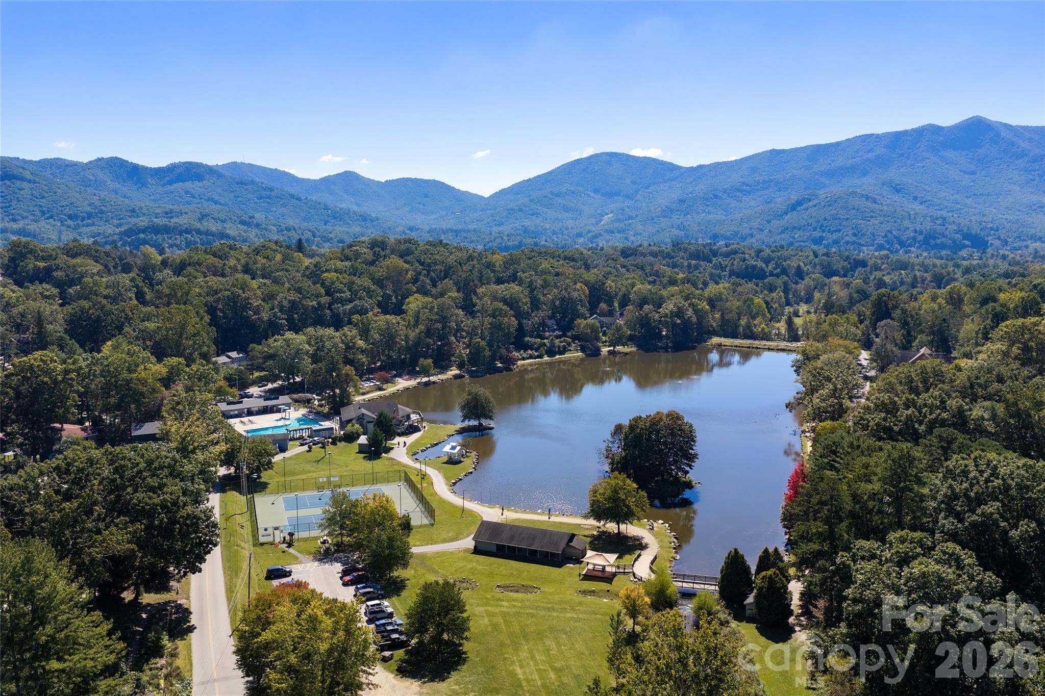Lake Tomahawk. - 112 Rhododendron Avenue, Black Mountain
