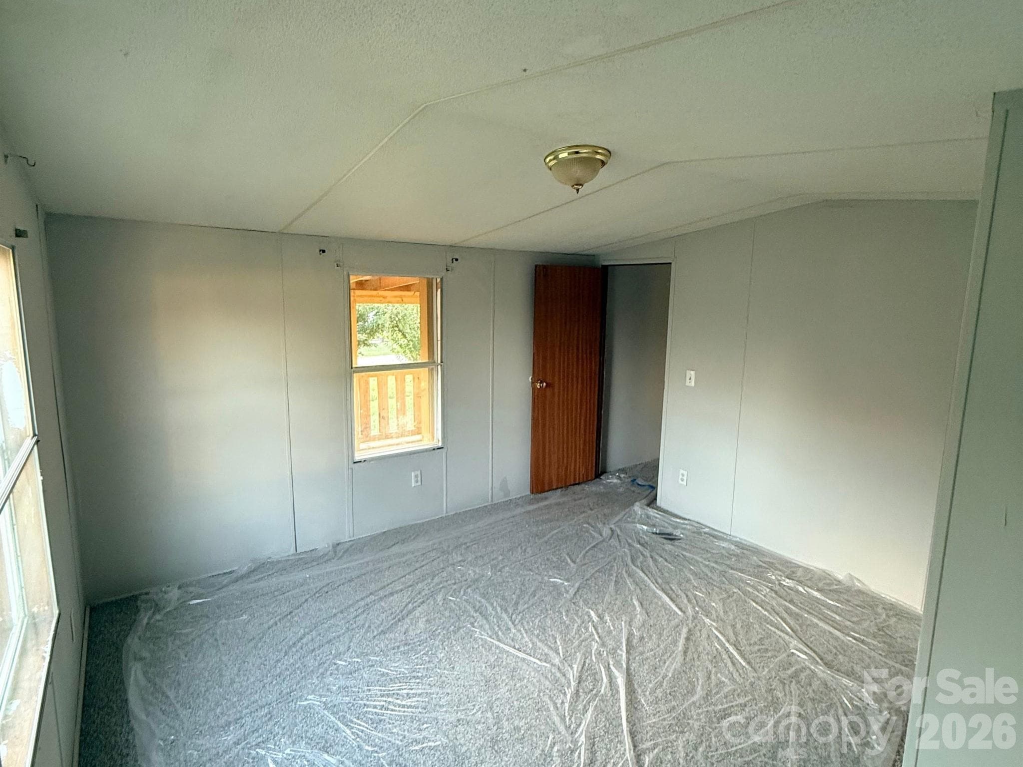 2nd Bedroom with new carpet - Newton
