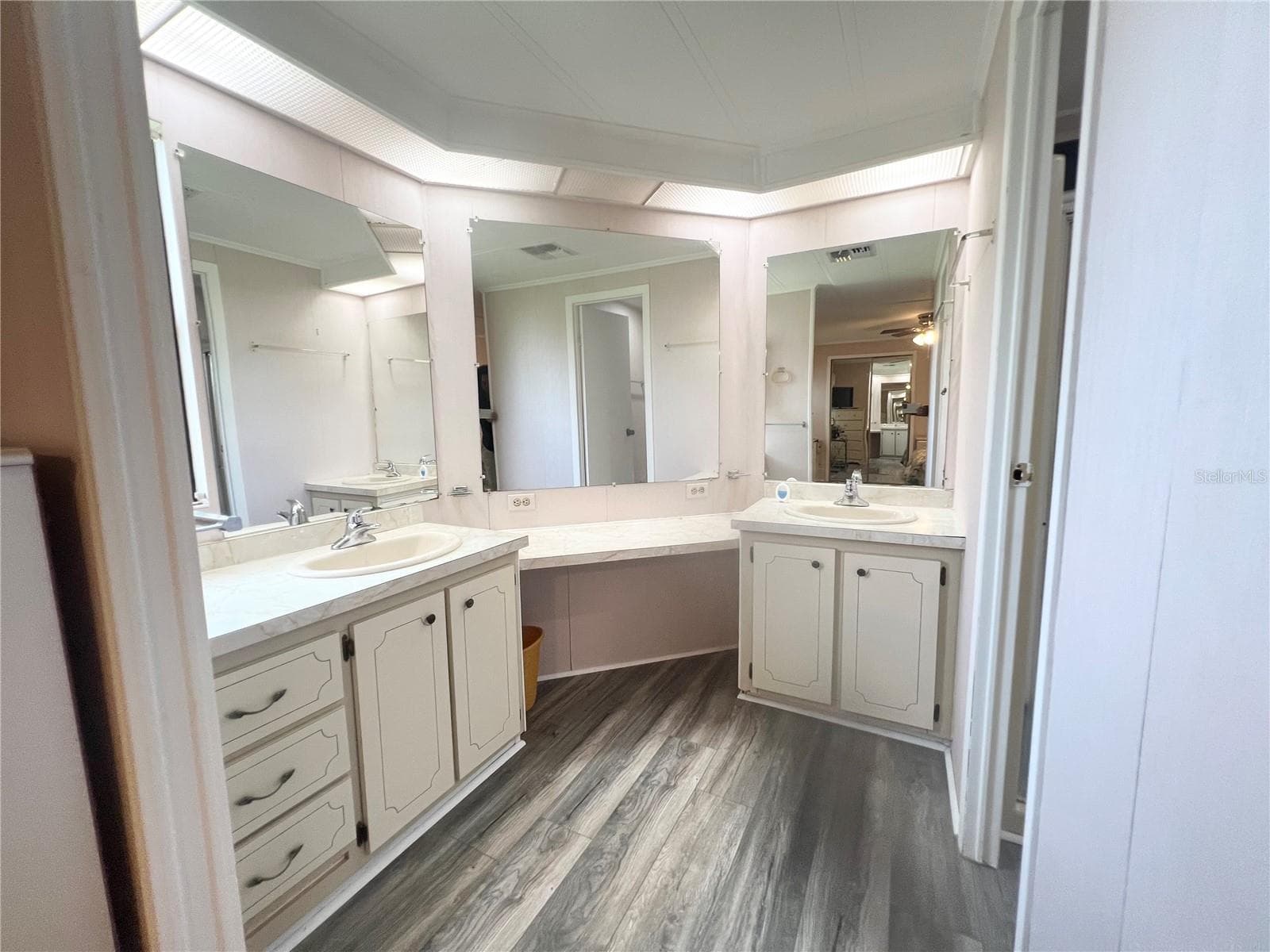 Manufactured Home at 310 MARTIN DR, LAKELAND, photo 14 of 28