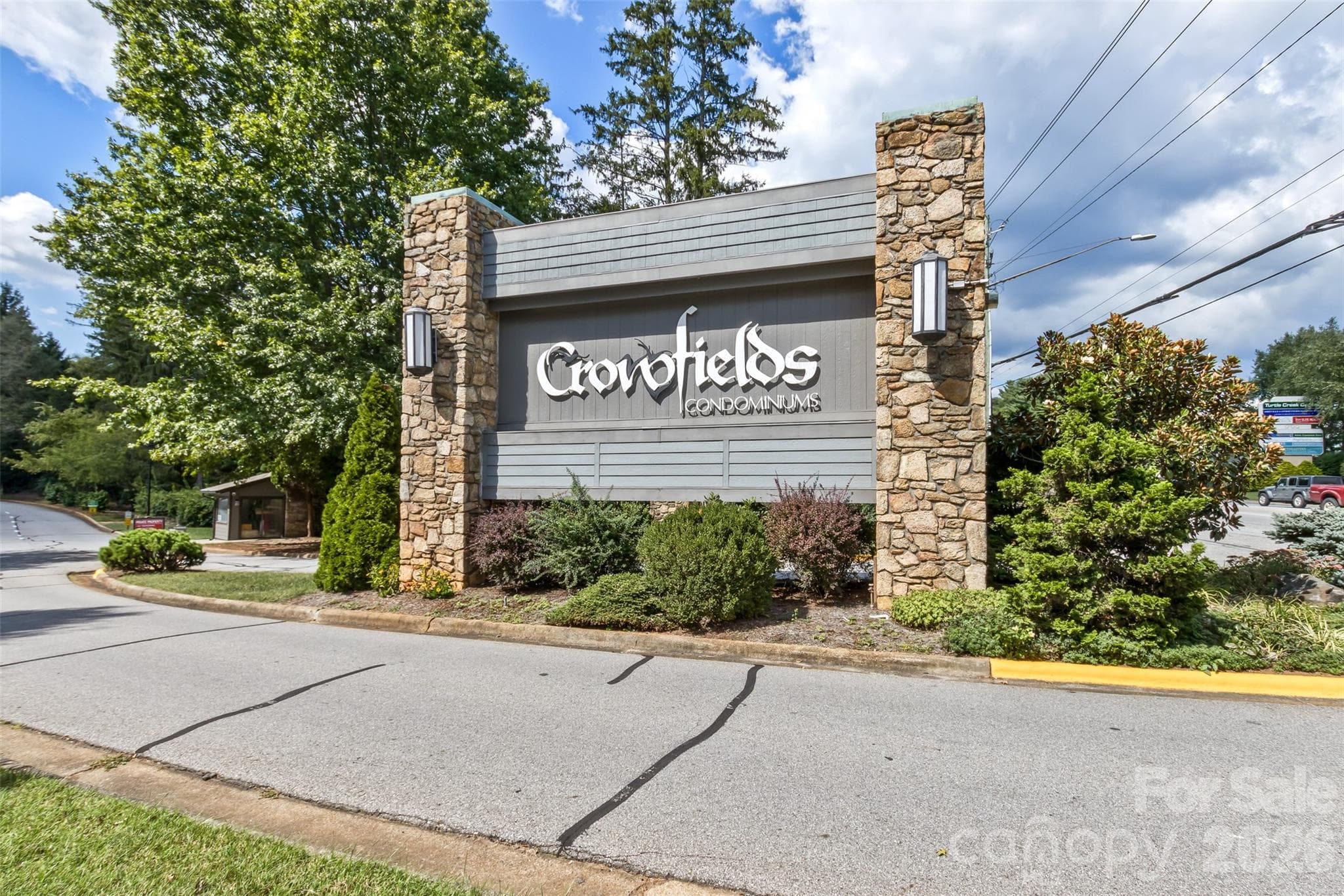 Entrance on Hendersonville Road - 503 Crowfields Lane, Asheville