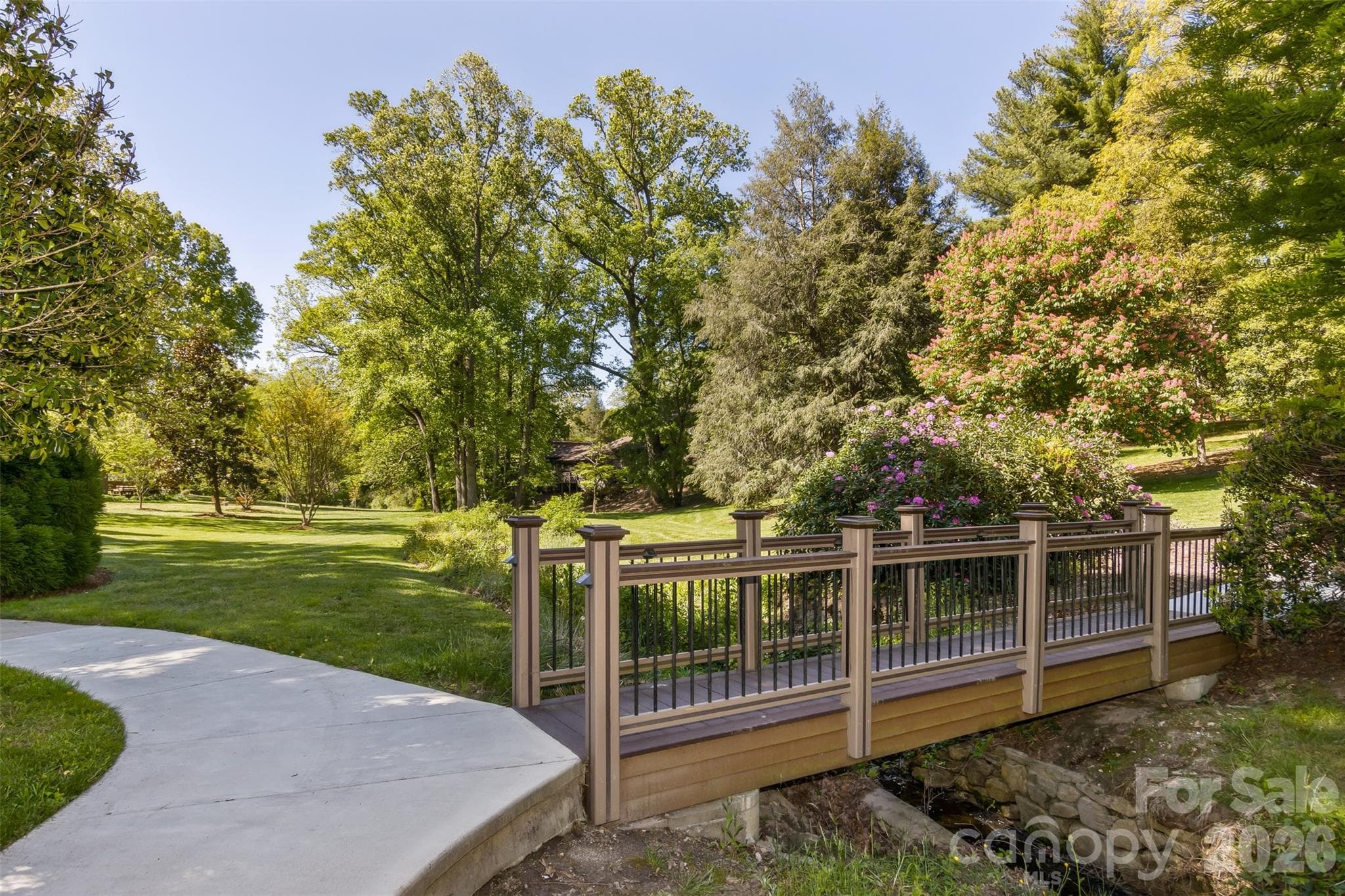 Walking trails for people and pets - 503 Crowfields Lane, Asheville