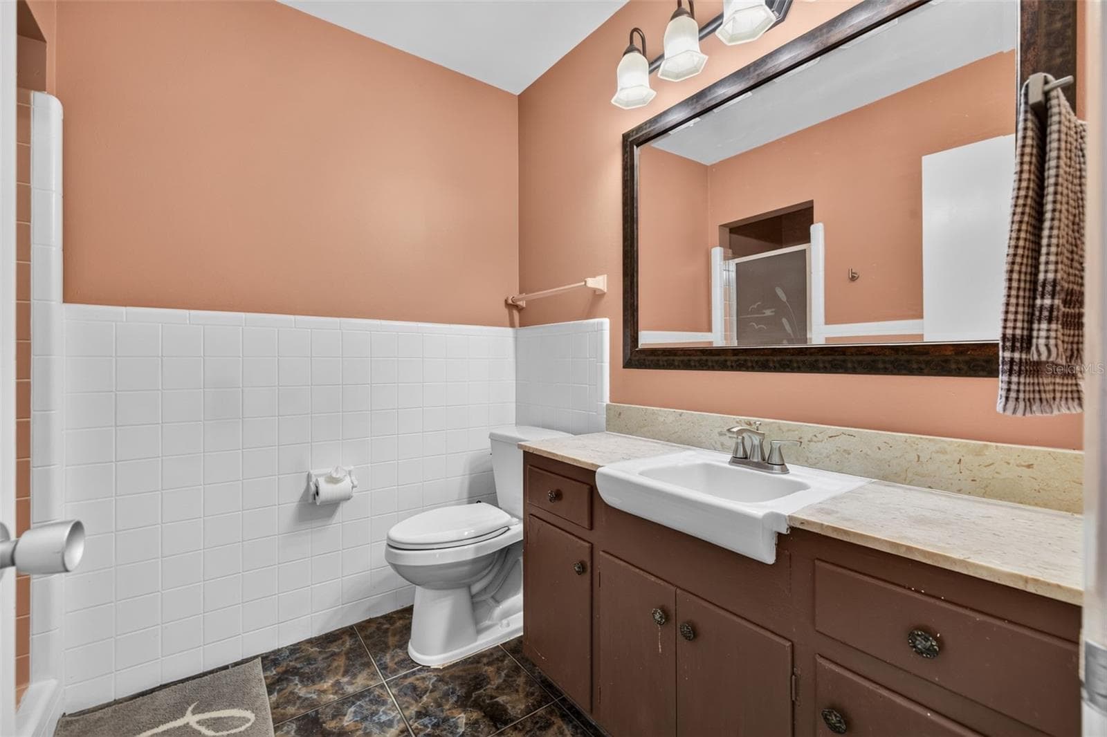 Guest Bath - 1000 N SHORE DR NE #2, ST PETERSBURG