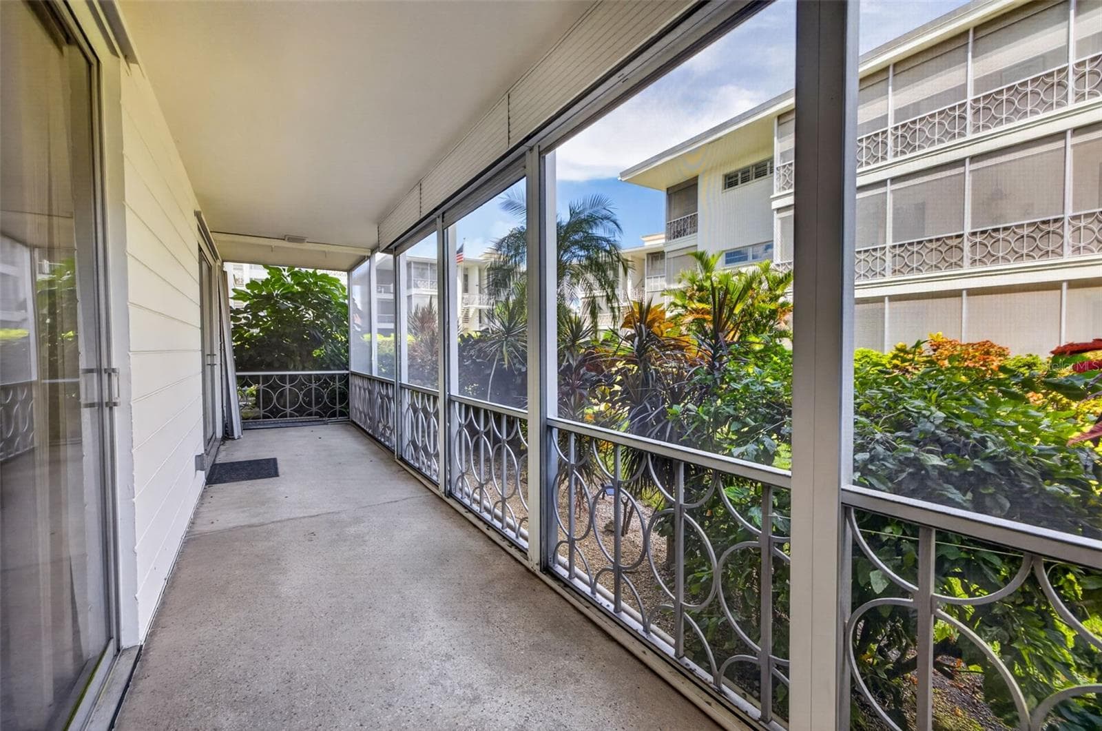 North Facing Screened in Patio Area - 1000 N SHORE DR NE #2, ST PETERSBURG