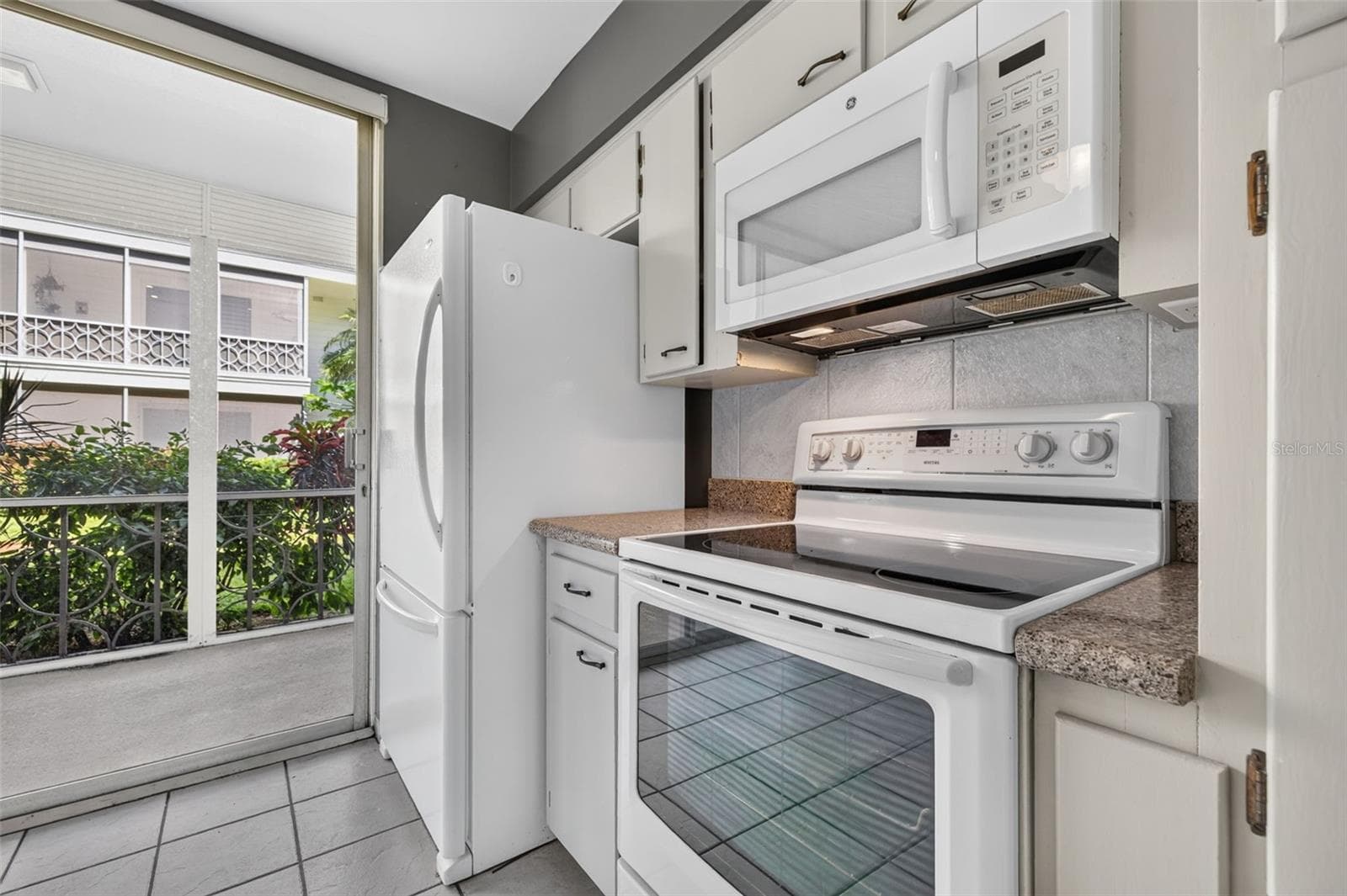 Kitchen - 1000 N SHORE DR NE #2, ST PETERSBURG