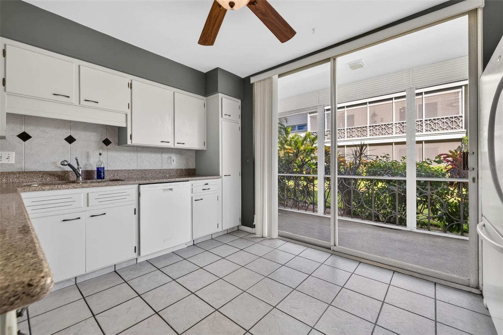 Kitchen - 1000 N SHORE DR NE #2, ST PETERSBURG