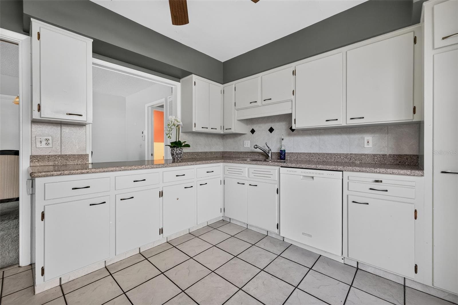 Kitchen - 1000 N SHORE DR NE #2, ST PETERSBURG