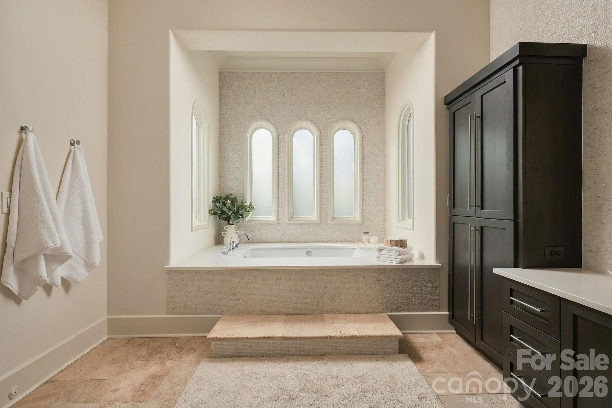 Gorgeous primary bath with large tub, large tiled shower, dual vanities and water closet! - 21215 Senlac Lane, Cornelius