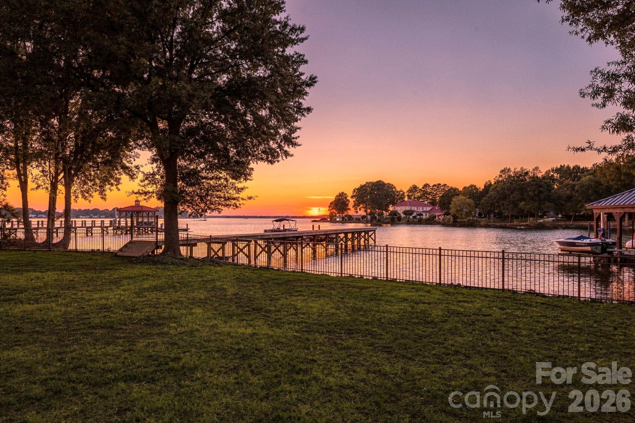 Lake Norman life at it's best! - 21215 Senlac Lane, Cornelius