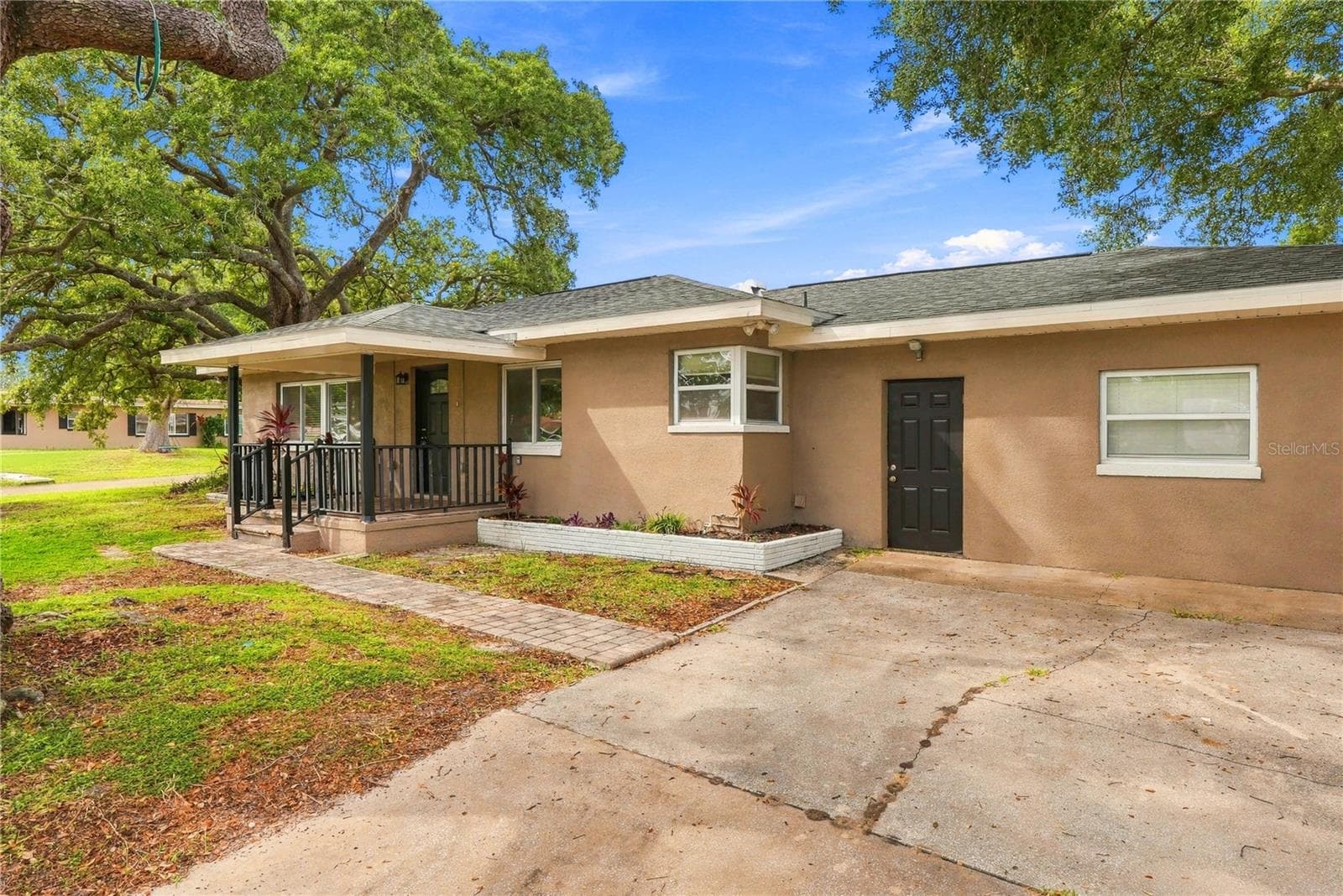 Single Family Residence at 10719 CHEROKEE DR, ST PETERSBURG, photo 4 of 40