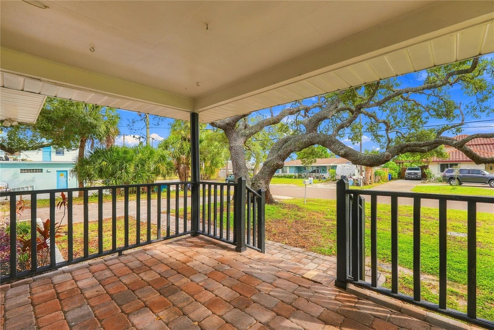 Single Family Residence at 10719 CHEROKEE DR, ST PETERSBURG, photo 6 of 40