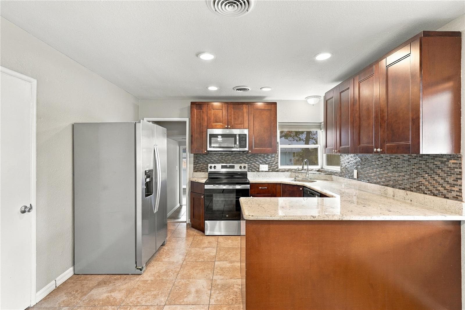 Single Family Residence at 10719 CHEROKEE DR, ST PETERSBURG, photo 15 of 40