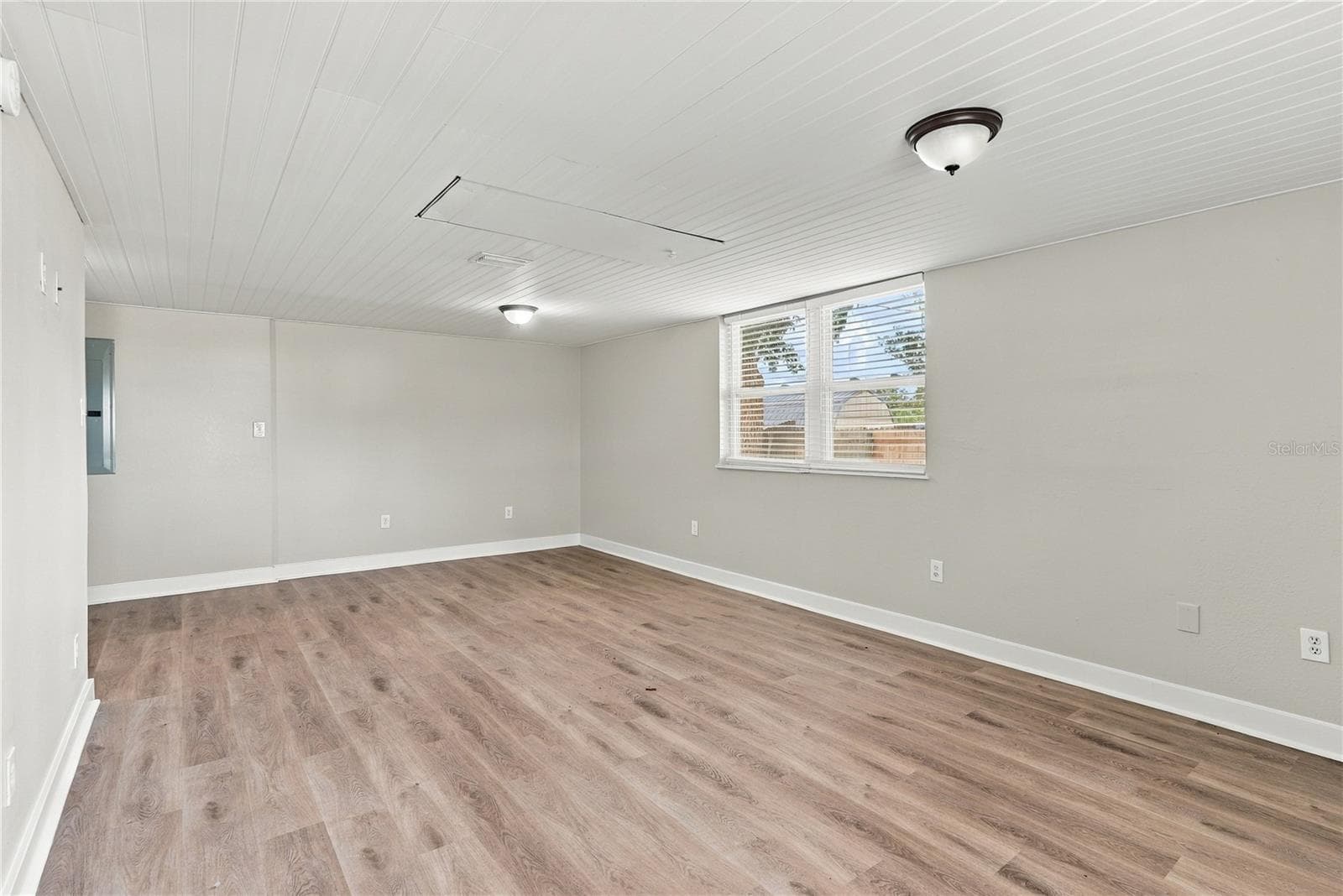 Single Family Residence at 10719 CHEROKEE DR, ST PETERSBURG, photo 19 of 40