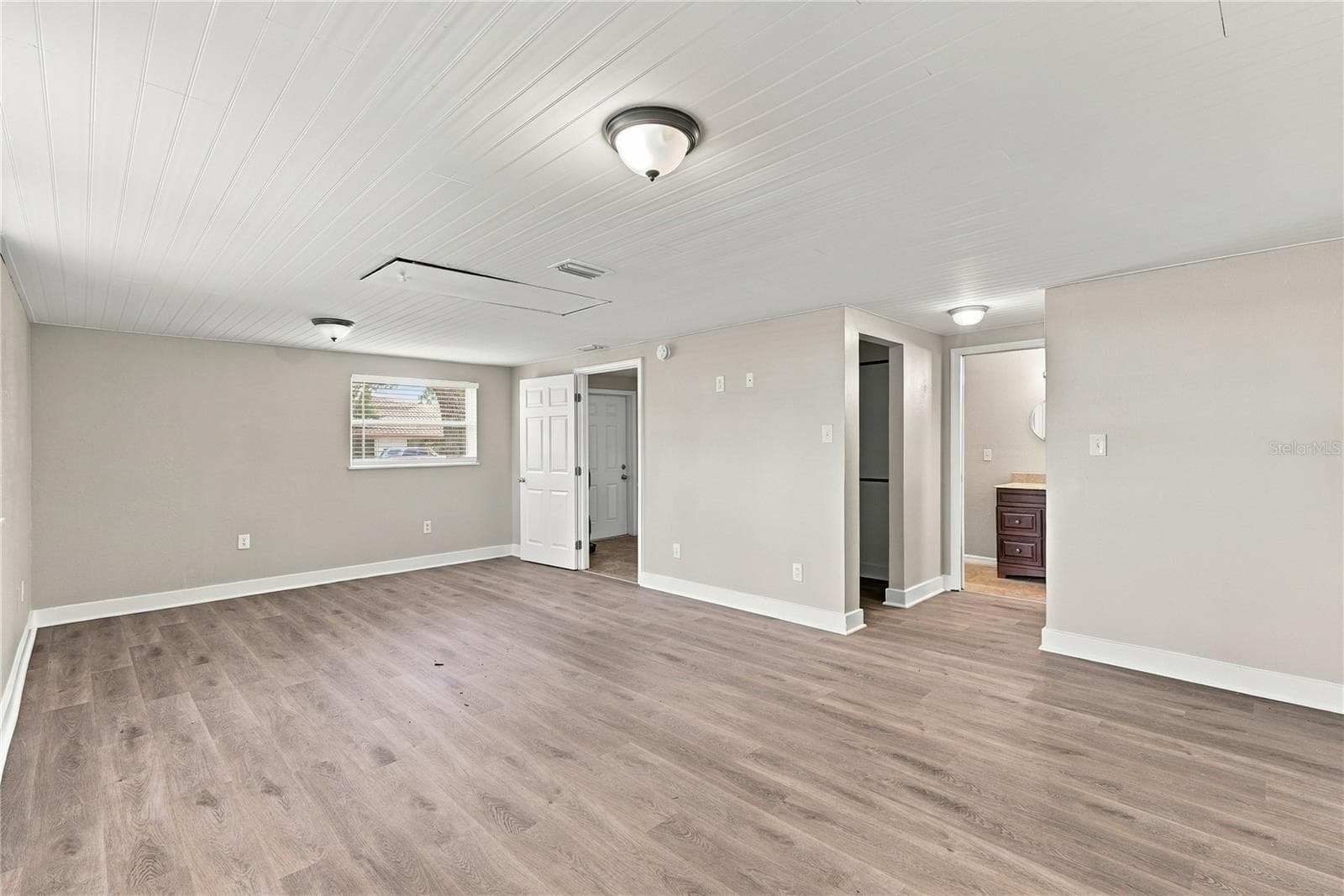 Single Family Residence at 10719 CHEROKEE DR, ST PETERSBURG, photo 21 of 40