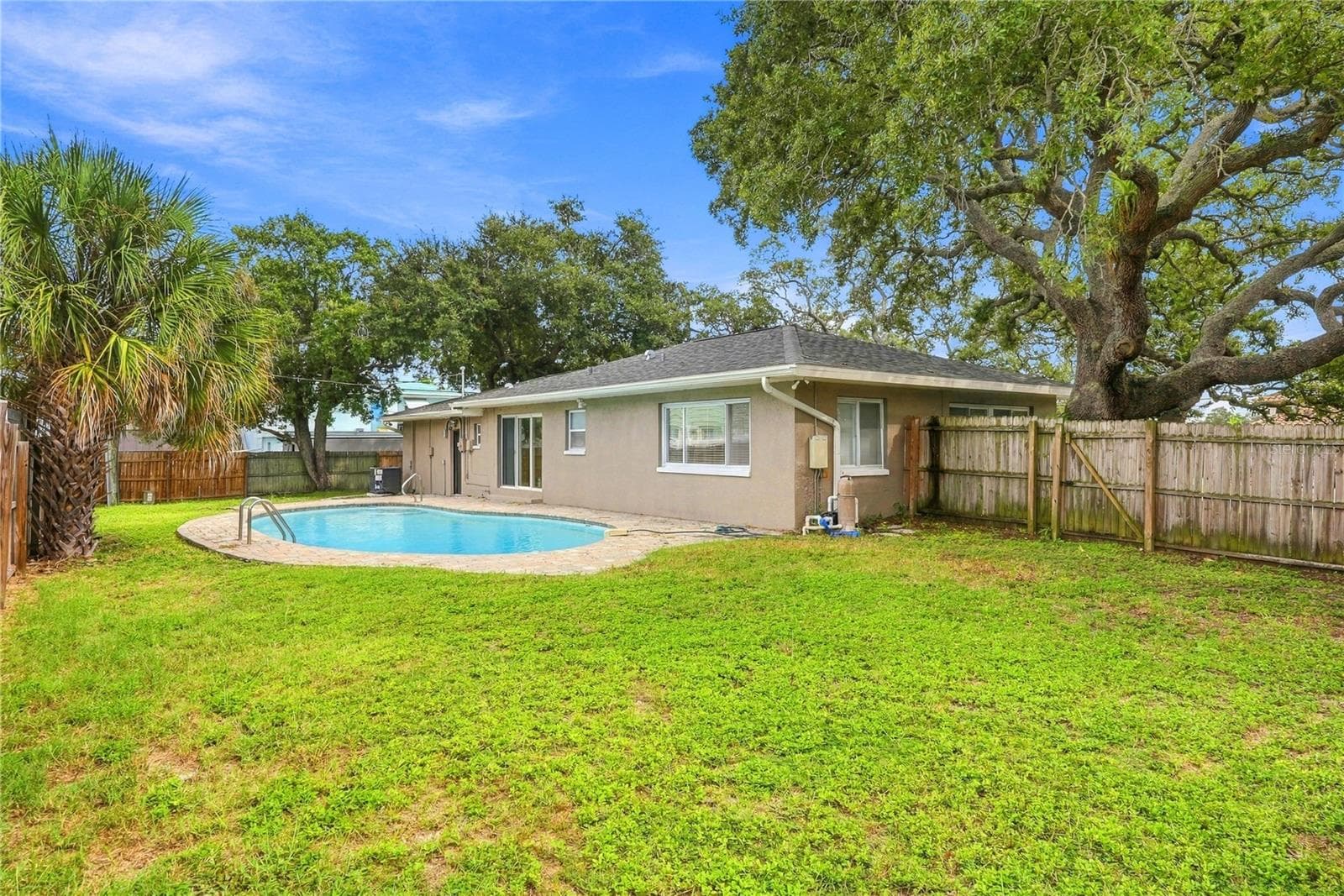 Single Family Residence at 10719 CHEROKEE DR, ST PETERSBURG, photo 38 of 40